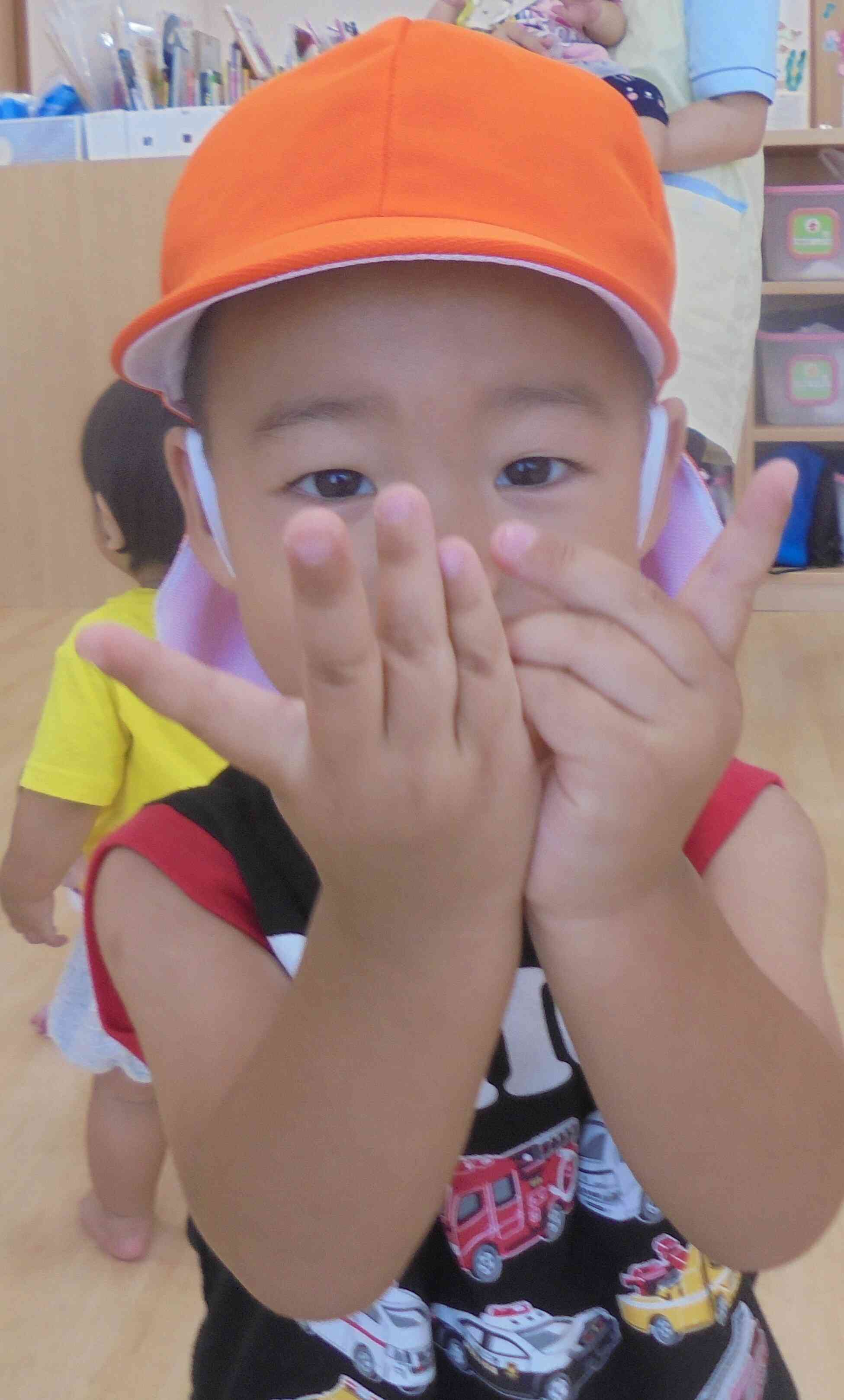 ひとりで帽子がかぶれるようになりました！