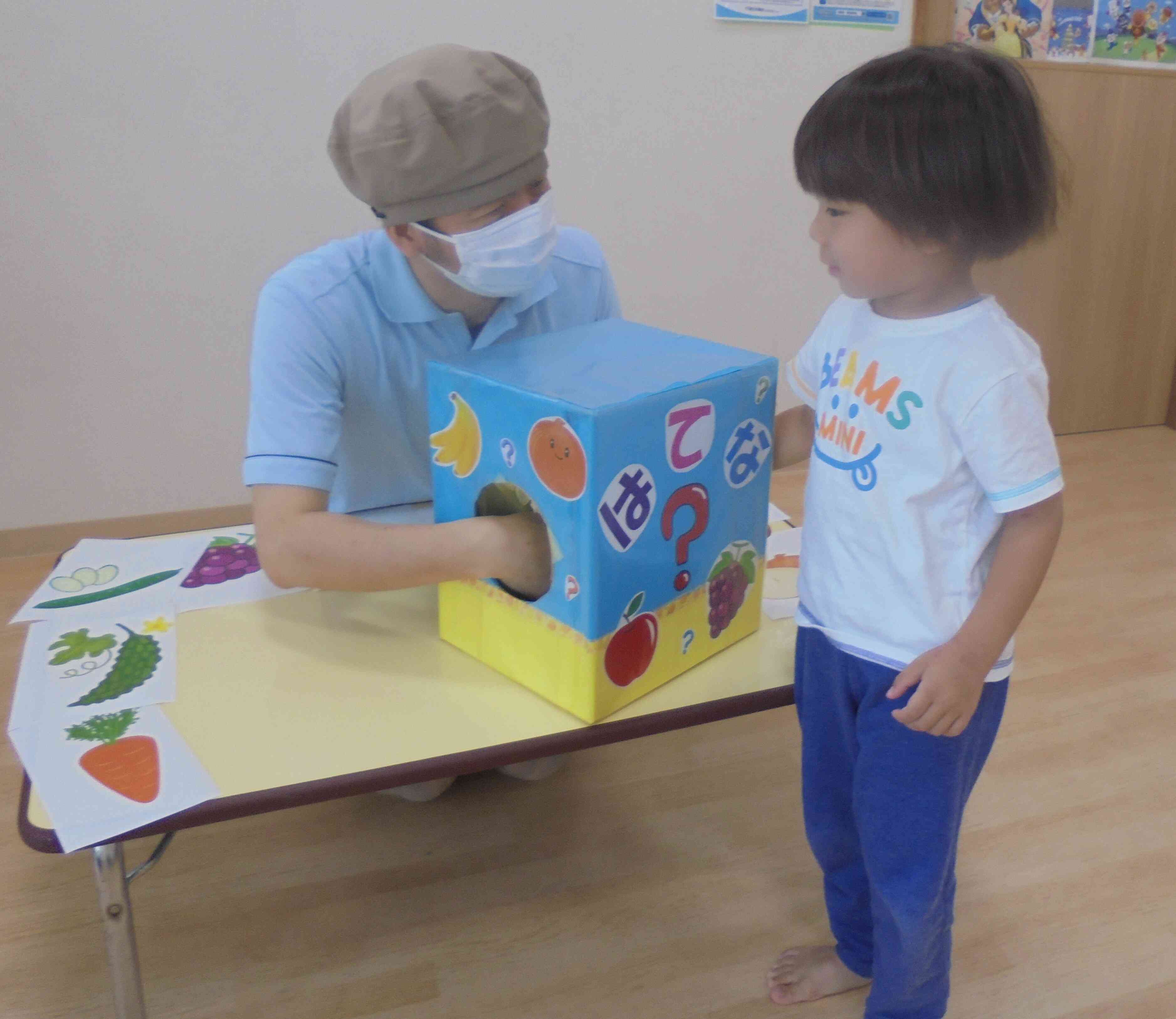 やさいに触れる「はてなBOX」