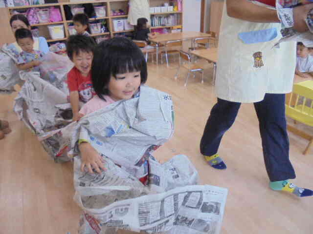 新聞紙あそび！