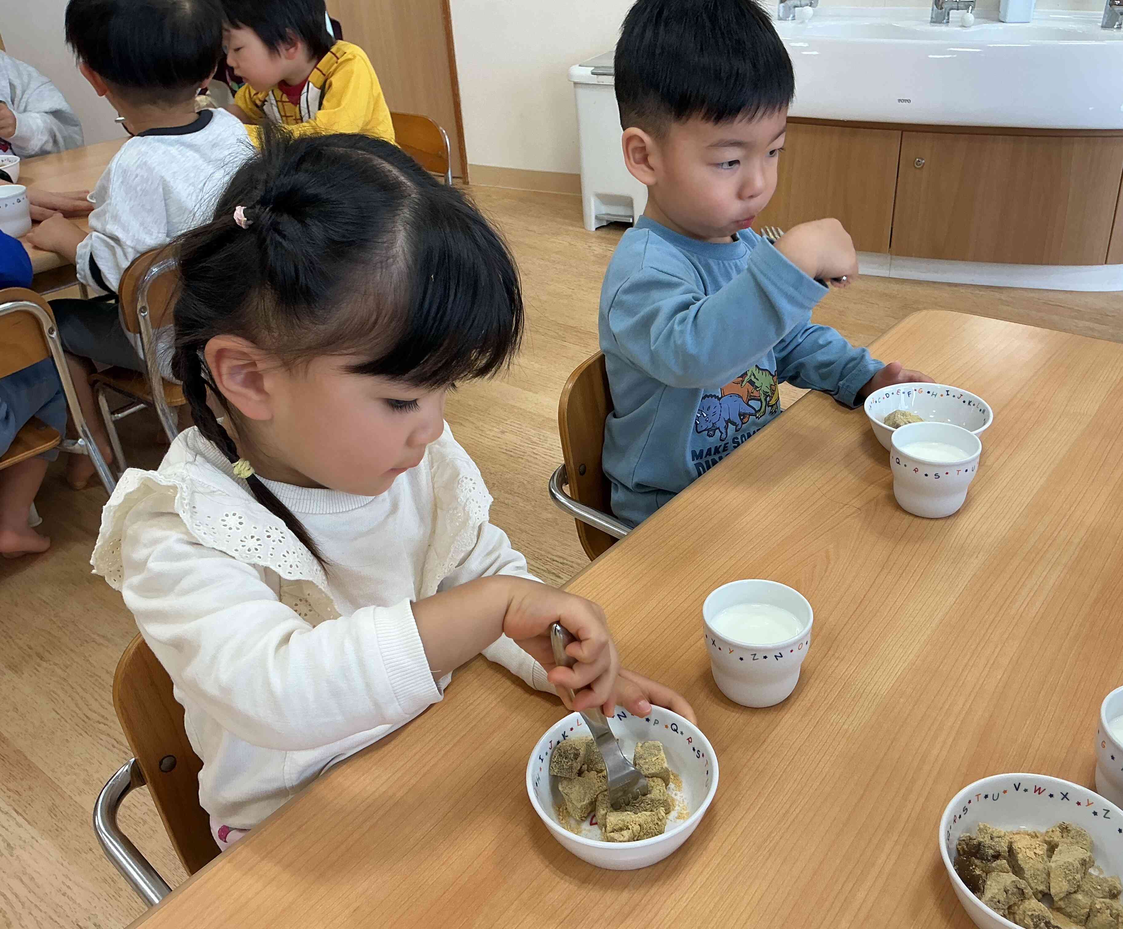 フォークも上手に使えるように！