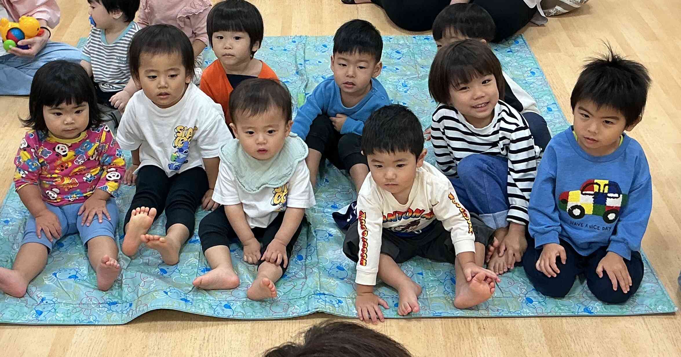 口元をじっと見つめて・・