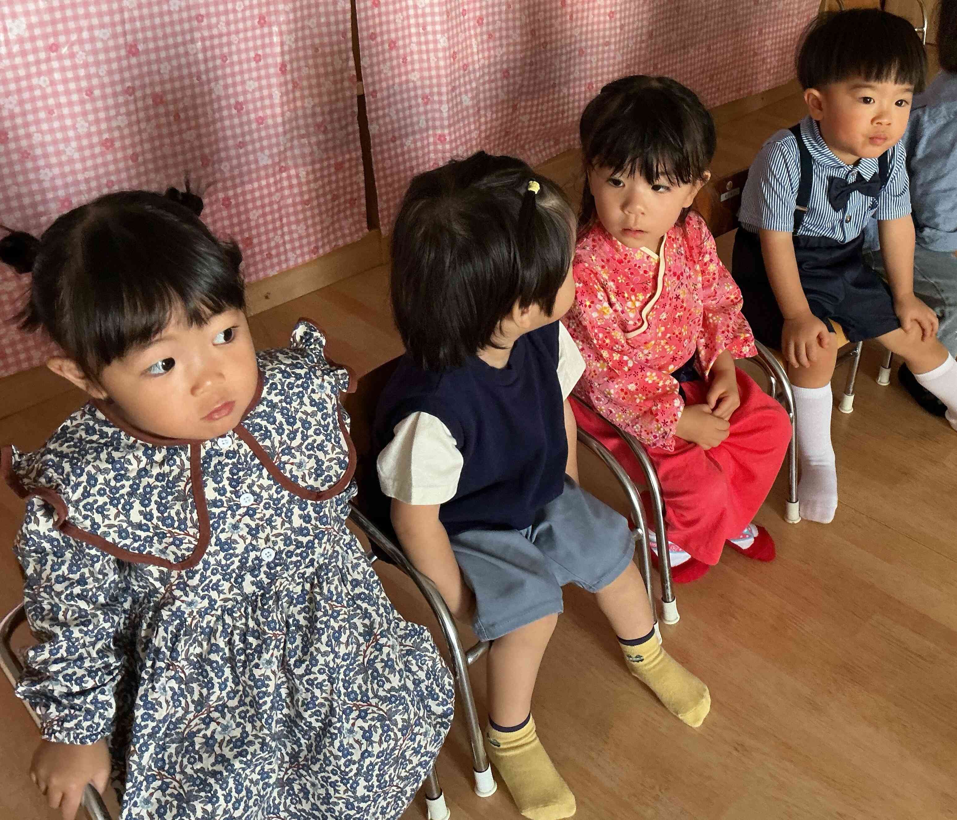 進級組！いつもと違う様子。卒園式の緊張感をしっかり感じてます！