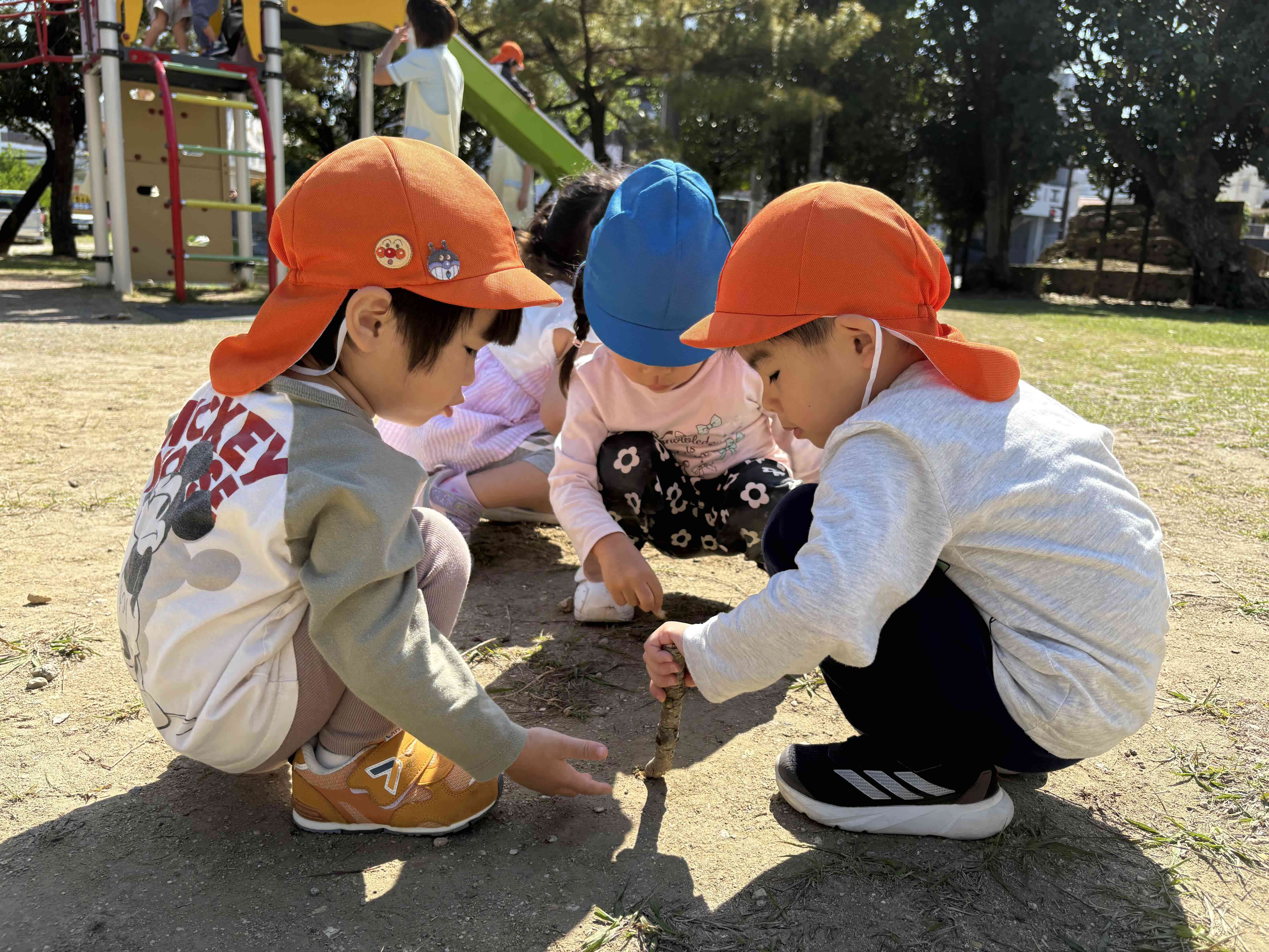 砂にお絵描きしてみたり。。。