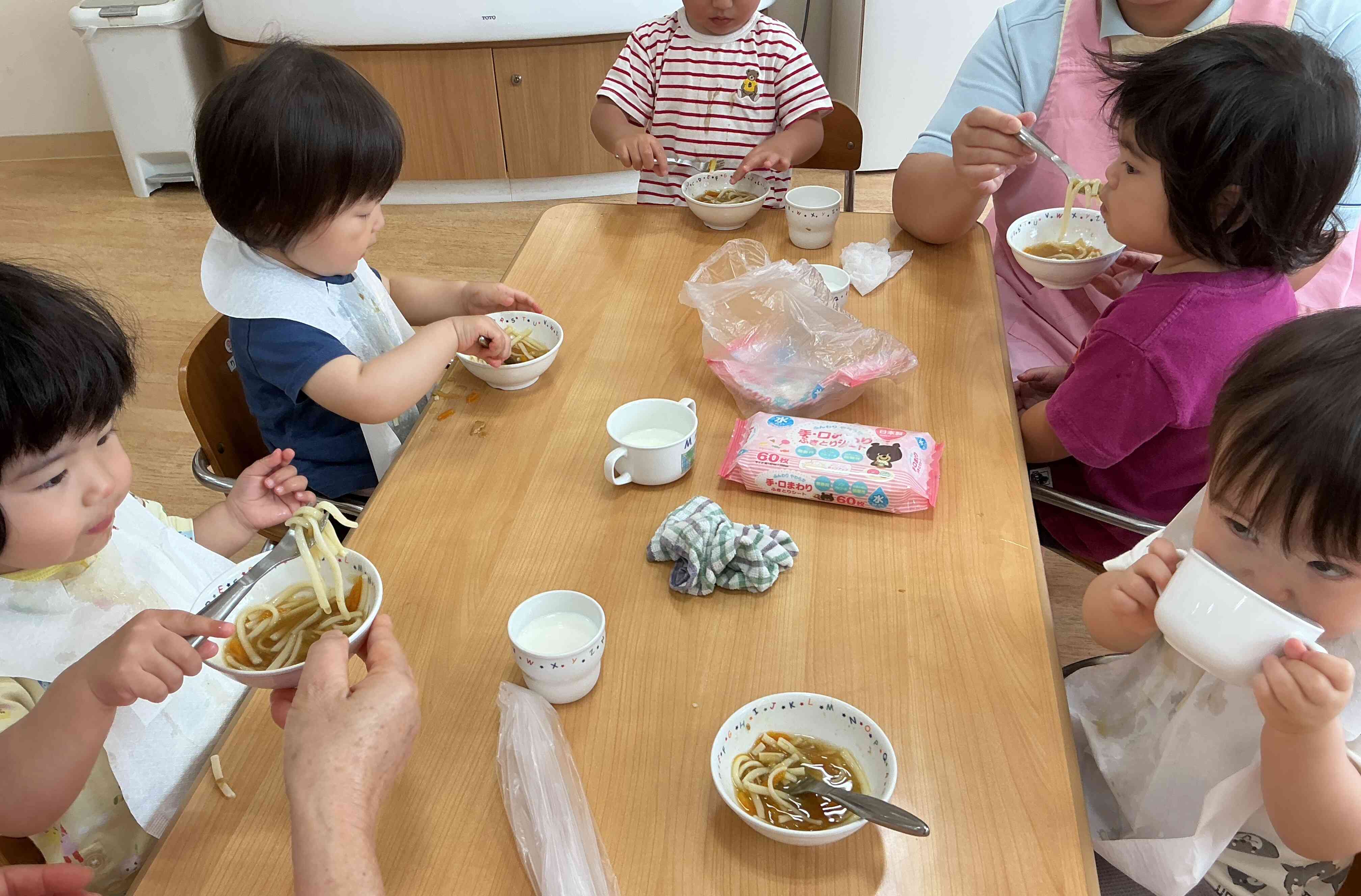 食べこぼし汚れもありますが「がんばりの証」