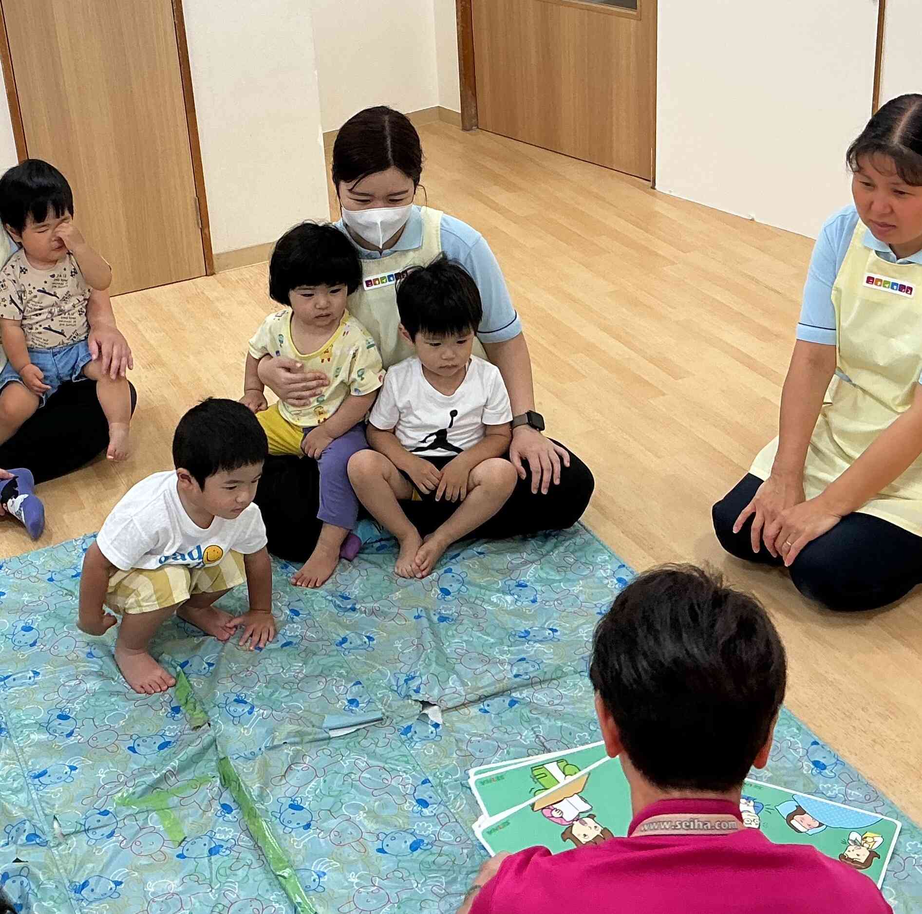 じーっと見つめて。。。