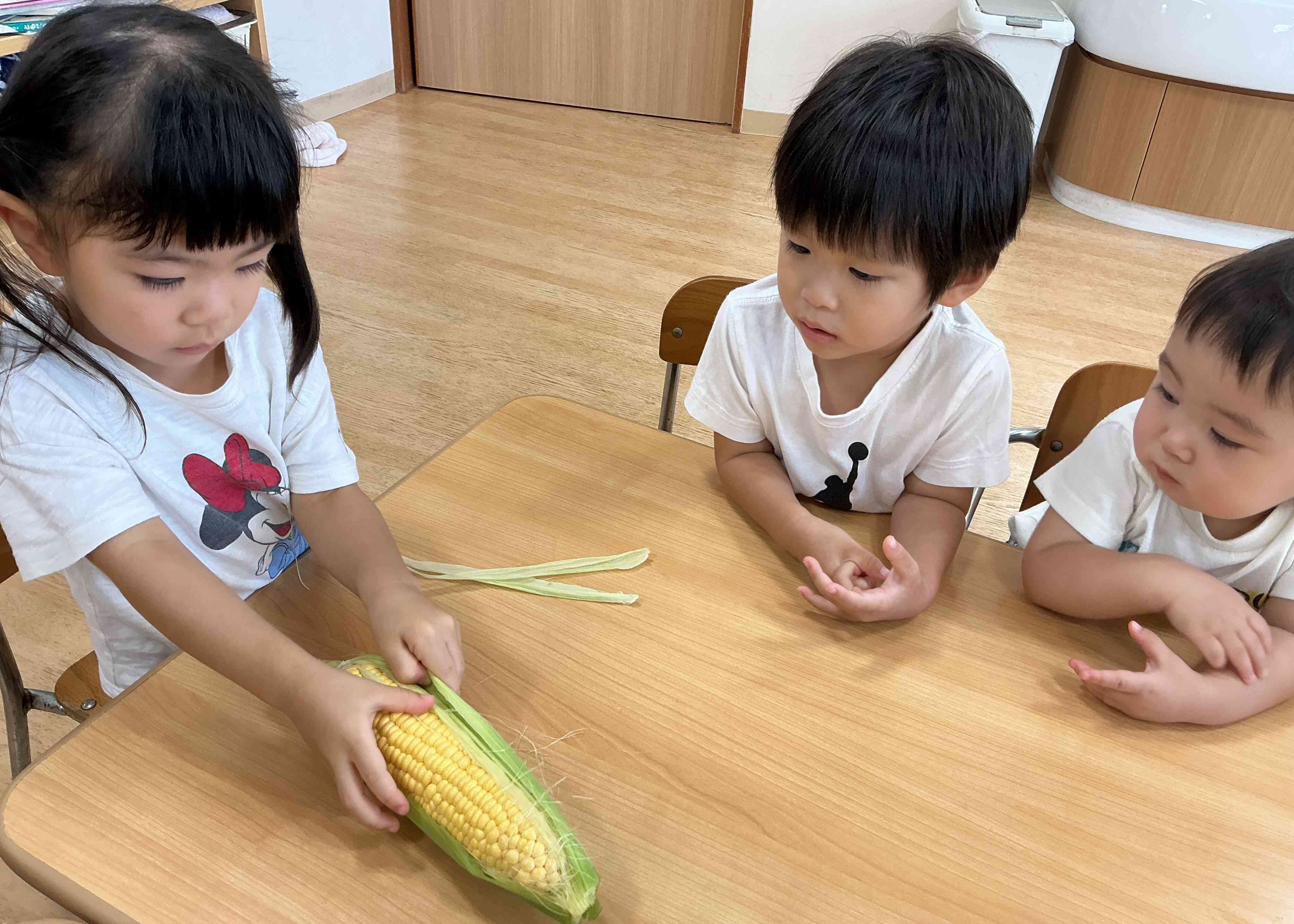 とうもろこし皮むき上手!