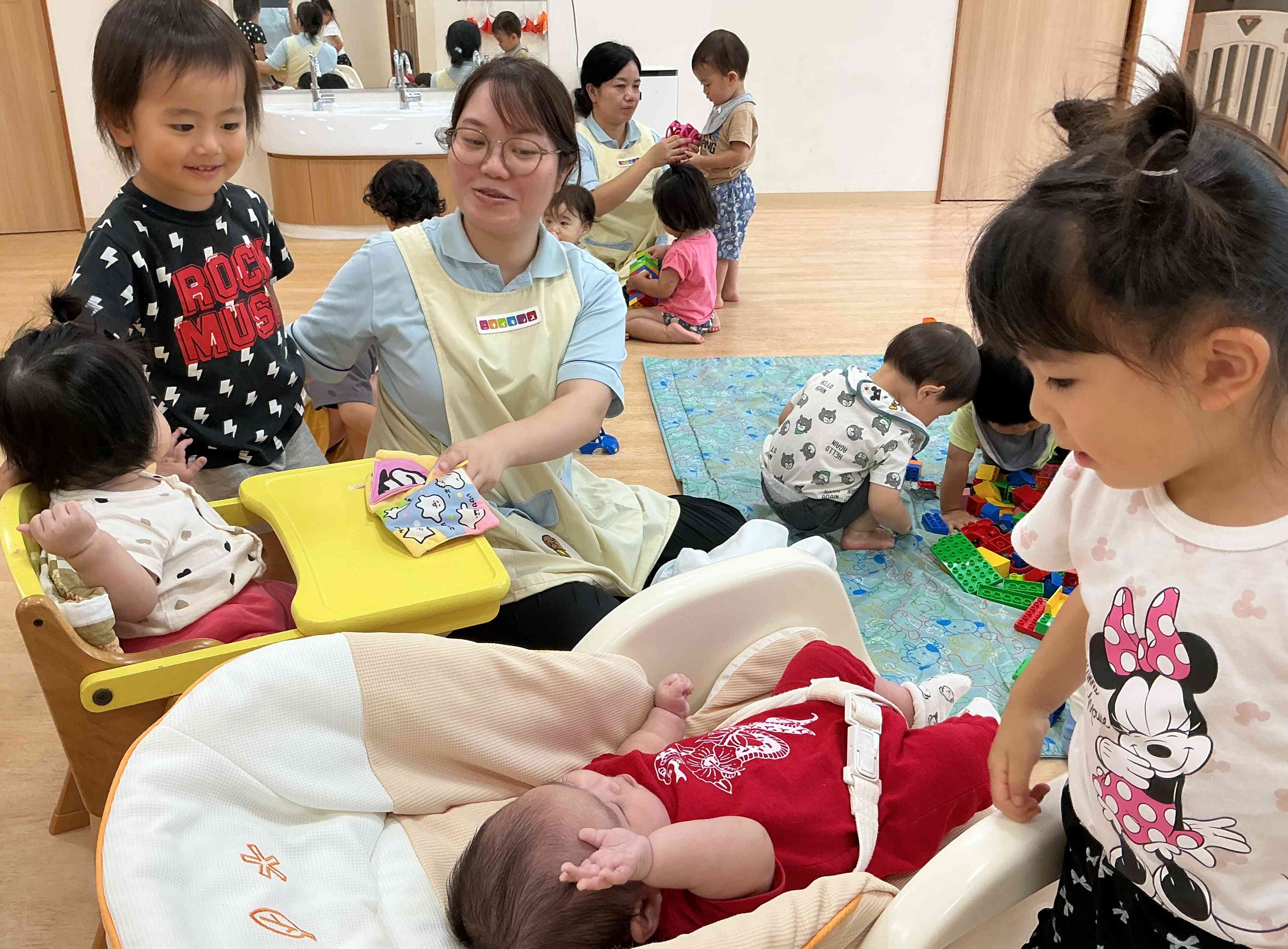 お友だちの様子を観察