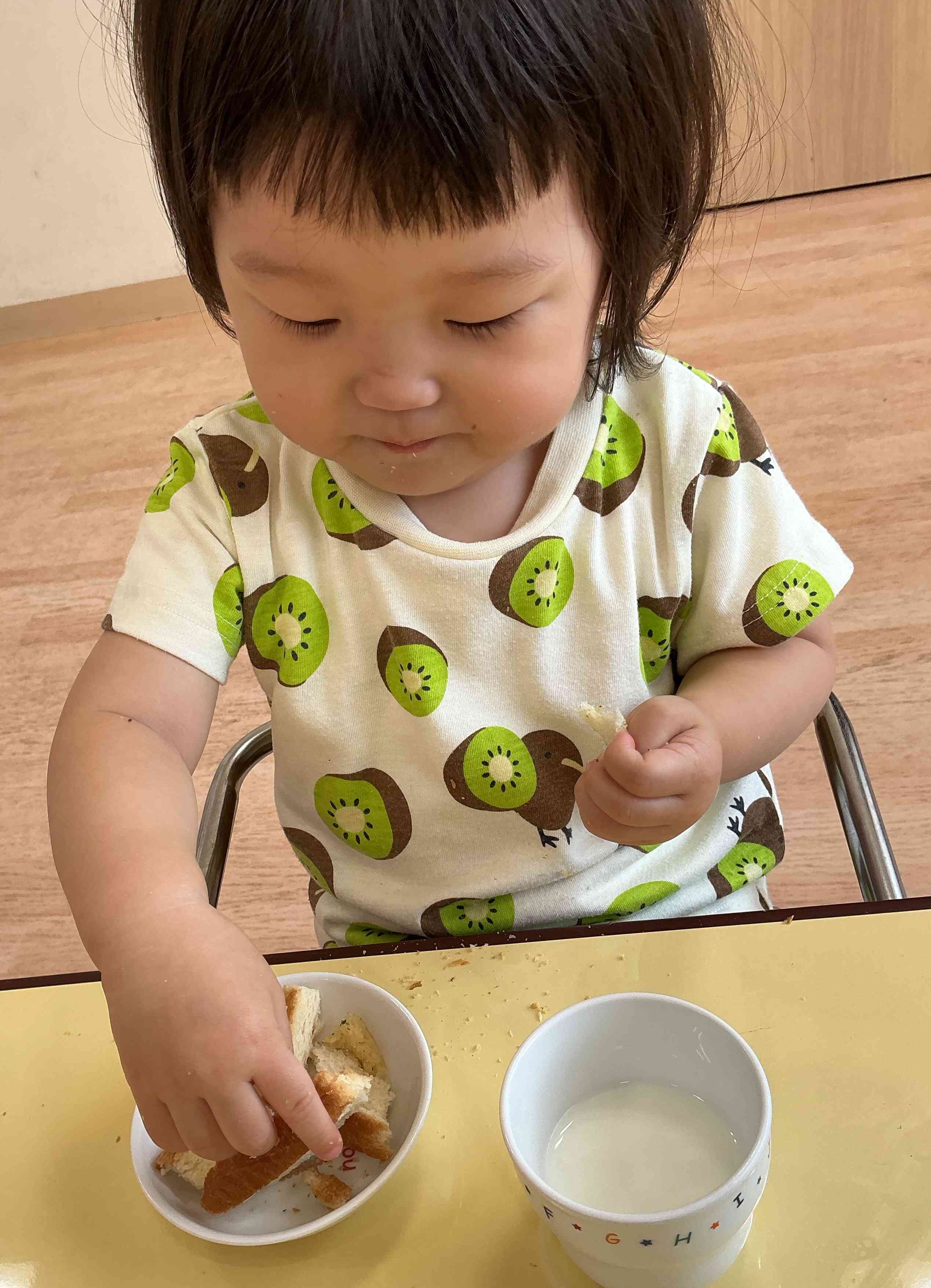 パンのみみがすきかな?