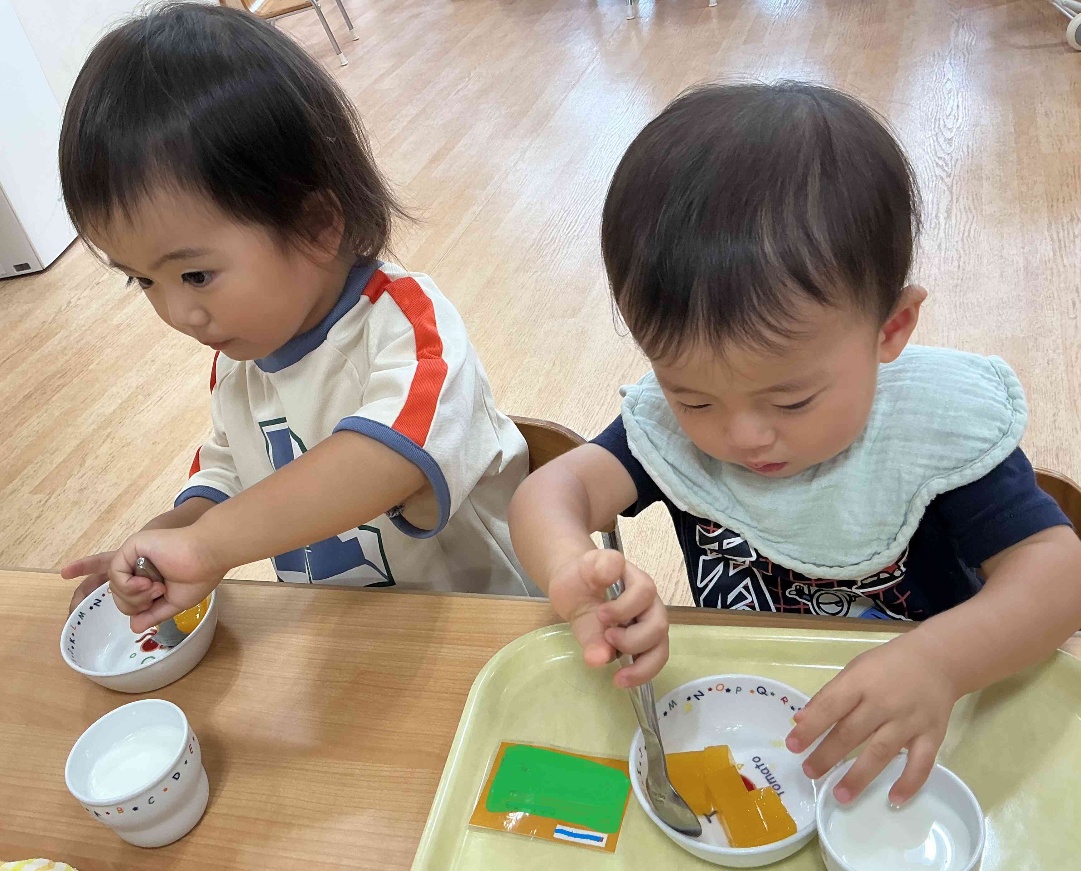 上手にスプーン使えてます!