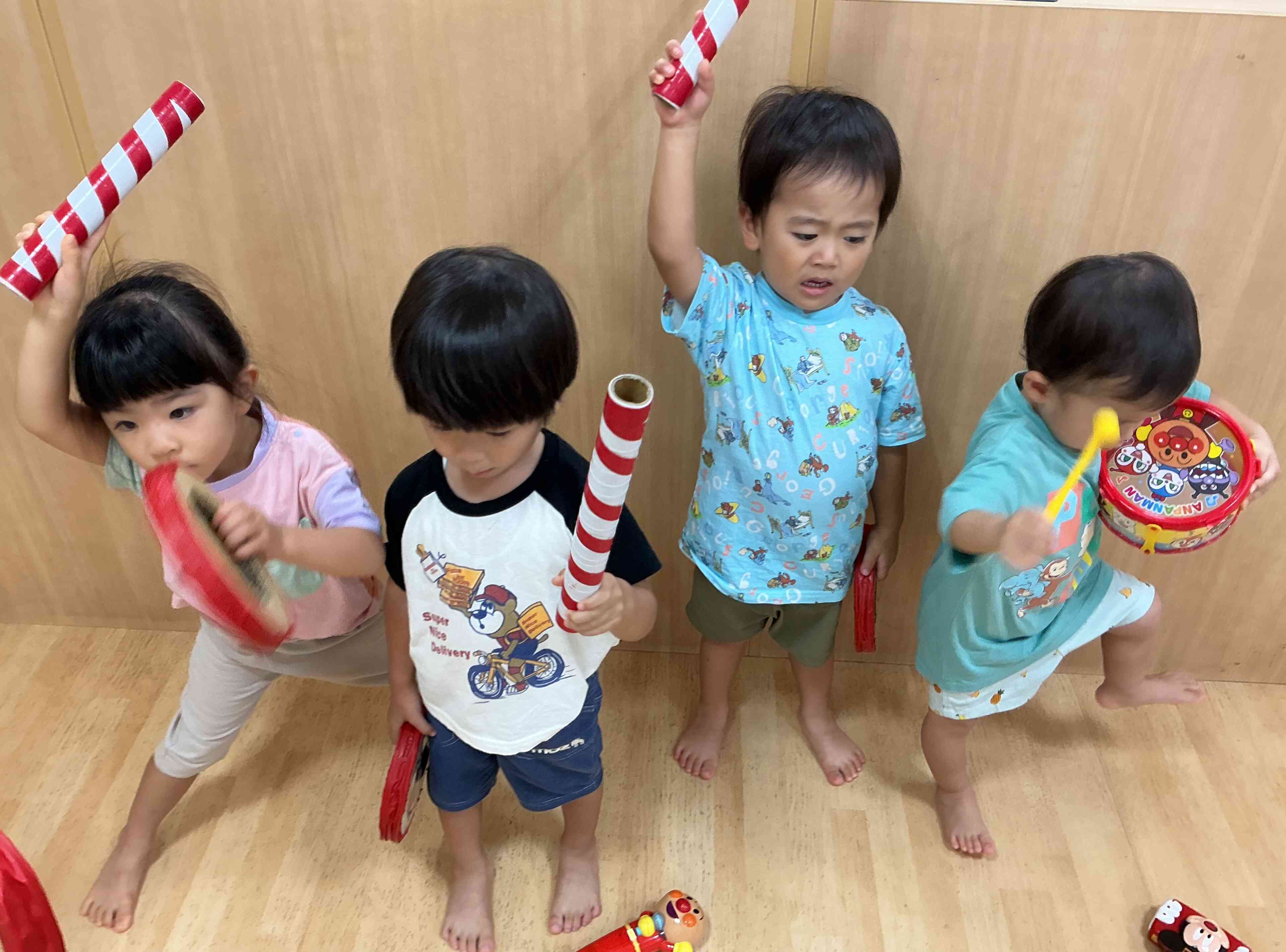ばちさばき!片足あげるリズム感ばっちり!