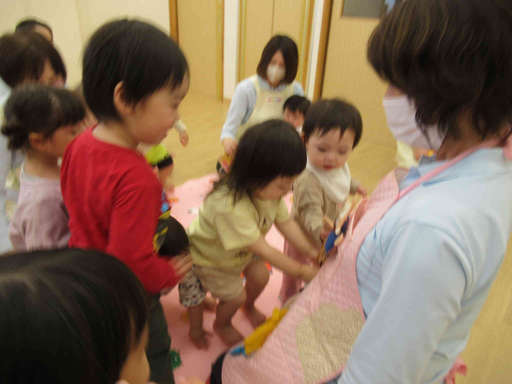 園長先生からもおめでとうのエプロンシアター