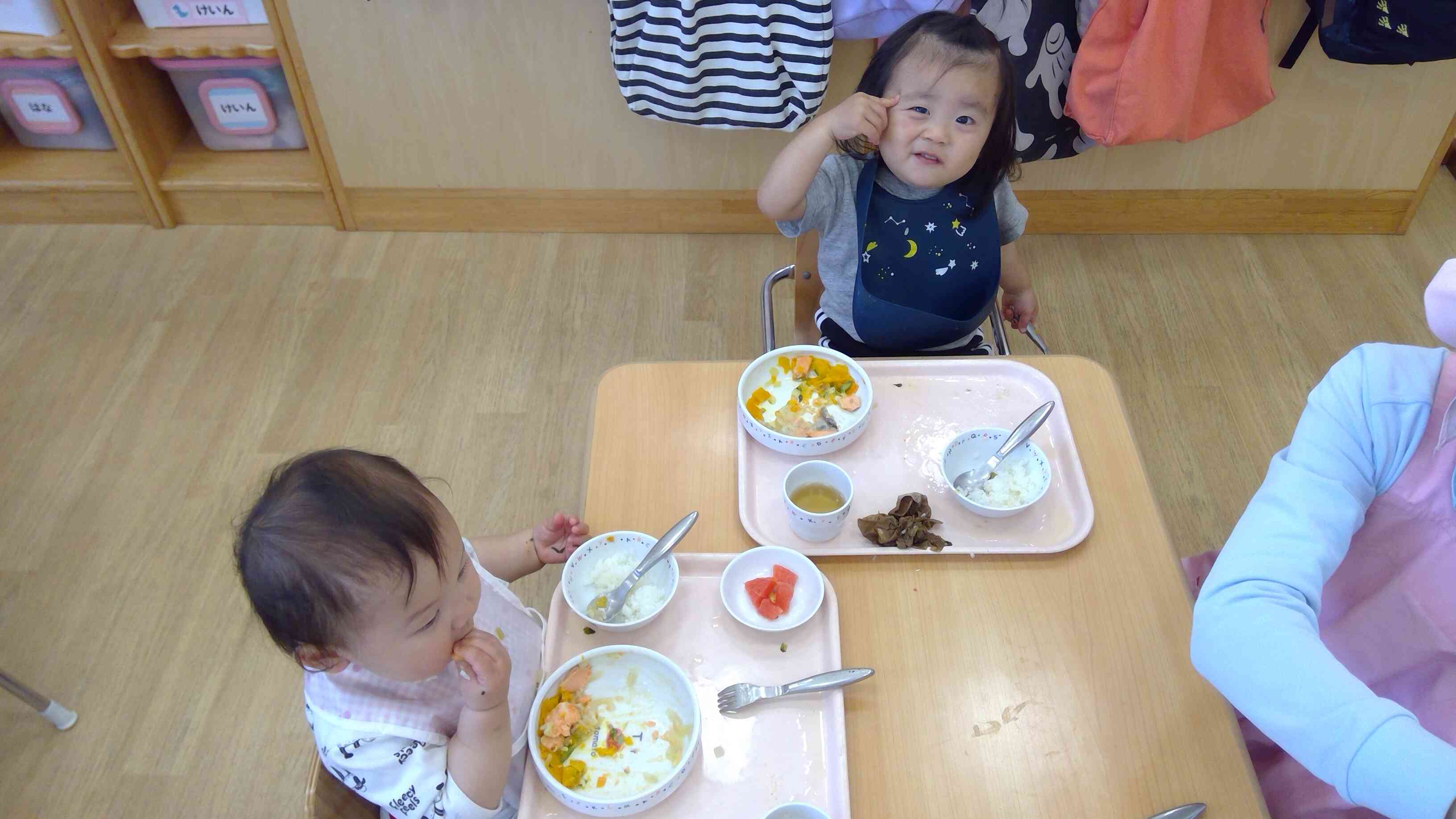 ポーズとってる＆食べるのに懸命(笑)