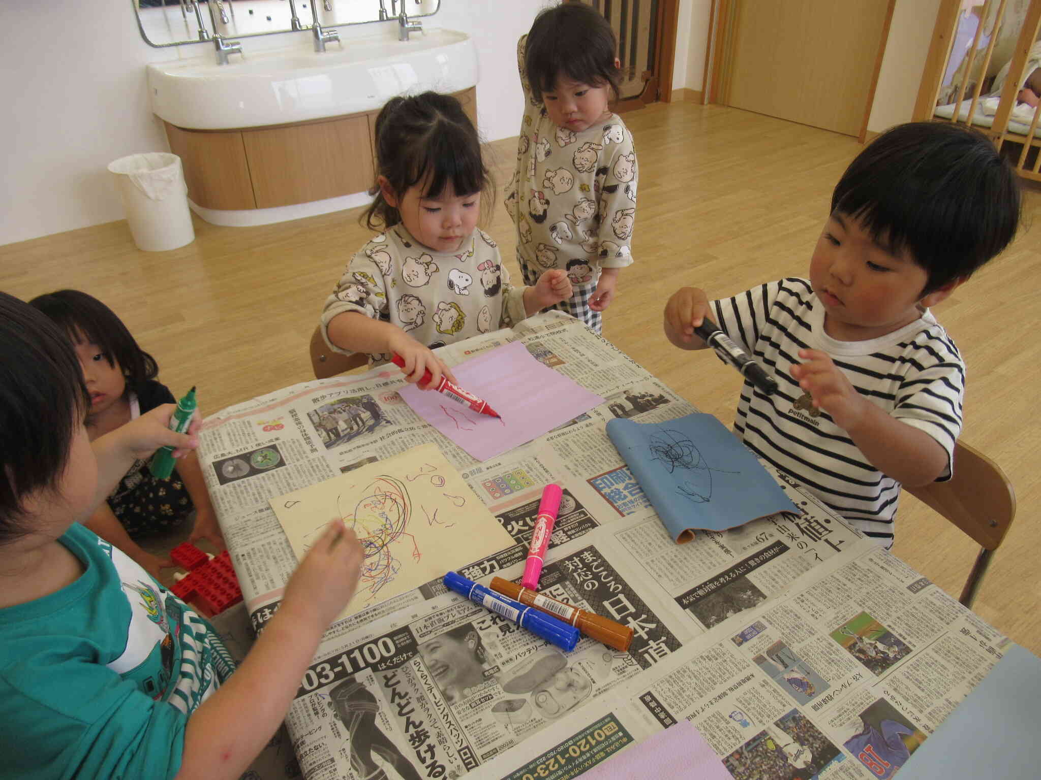 楽しいおしゃべりも聞こえます。