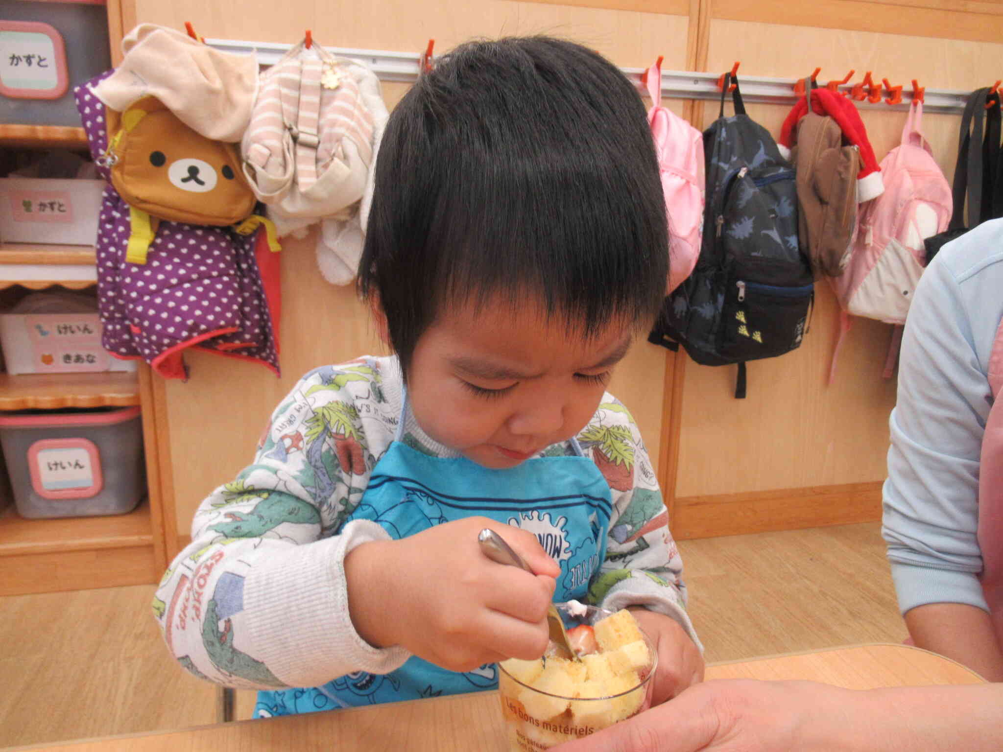自作のクリスマスケーキに堪能中(笑)