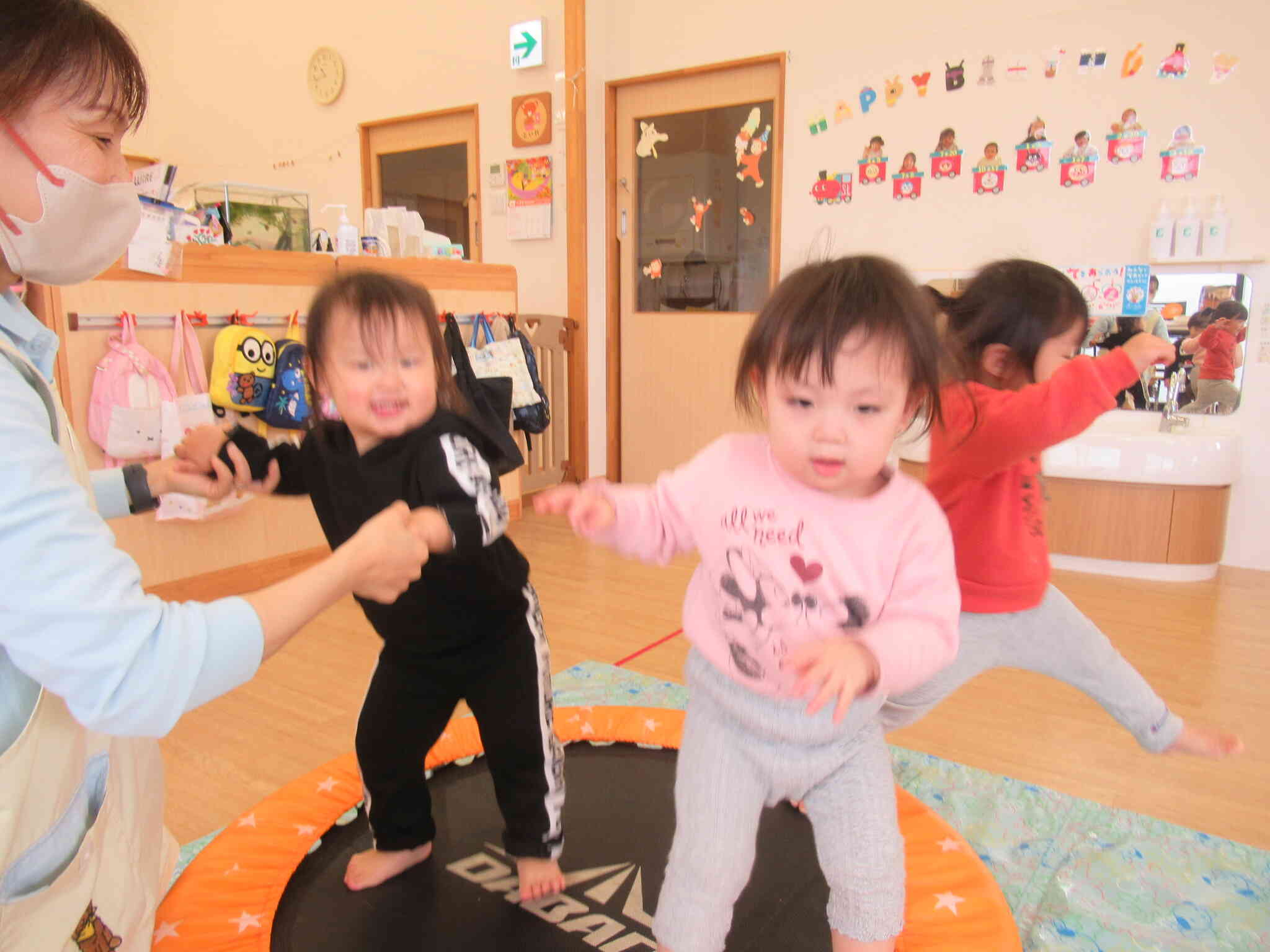 せんせいおてて握ってね。