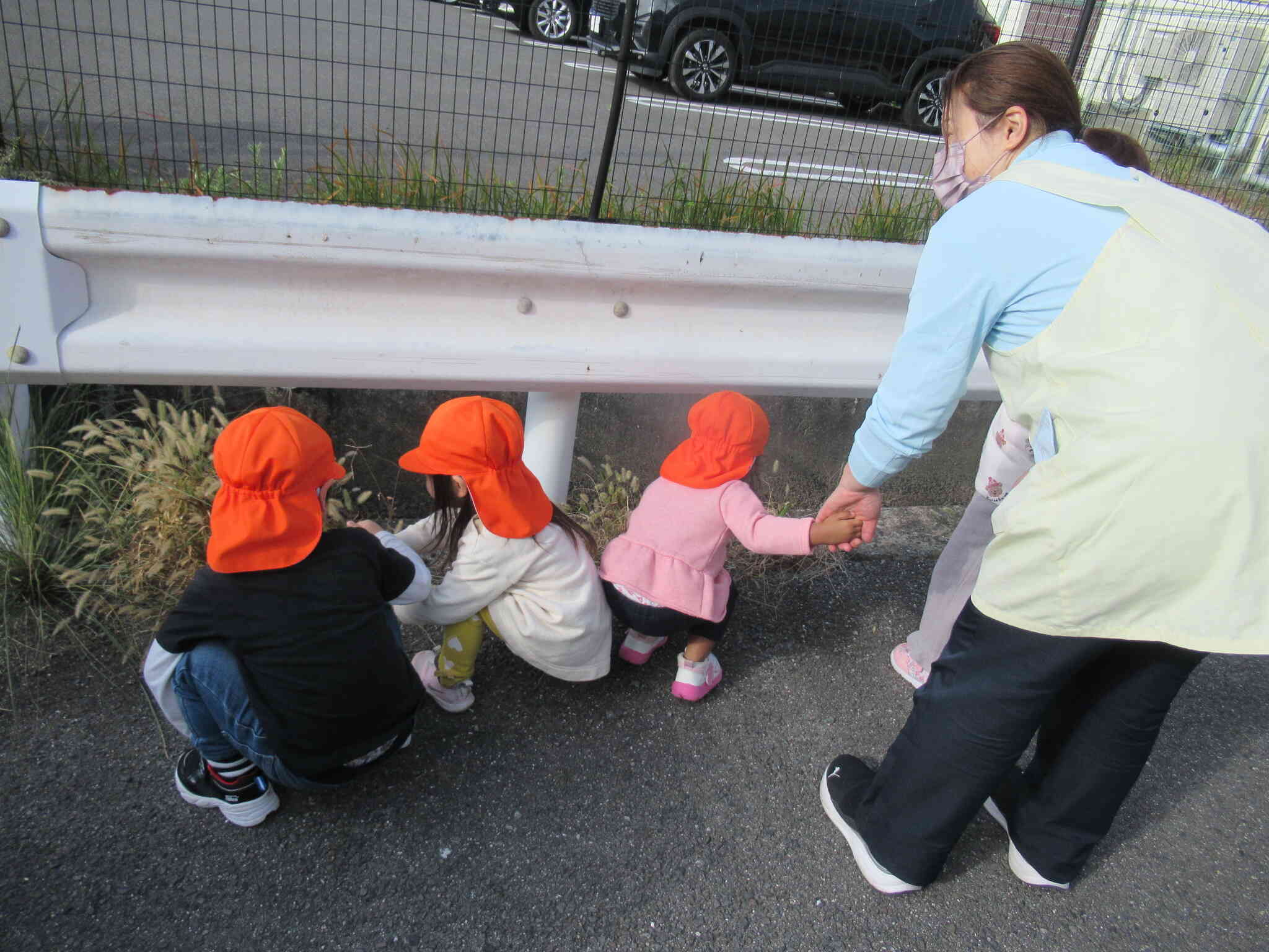 公園までの道で…