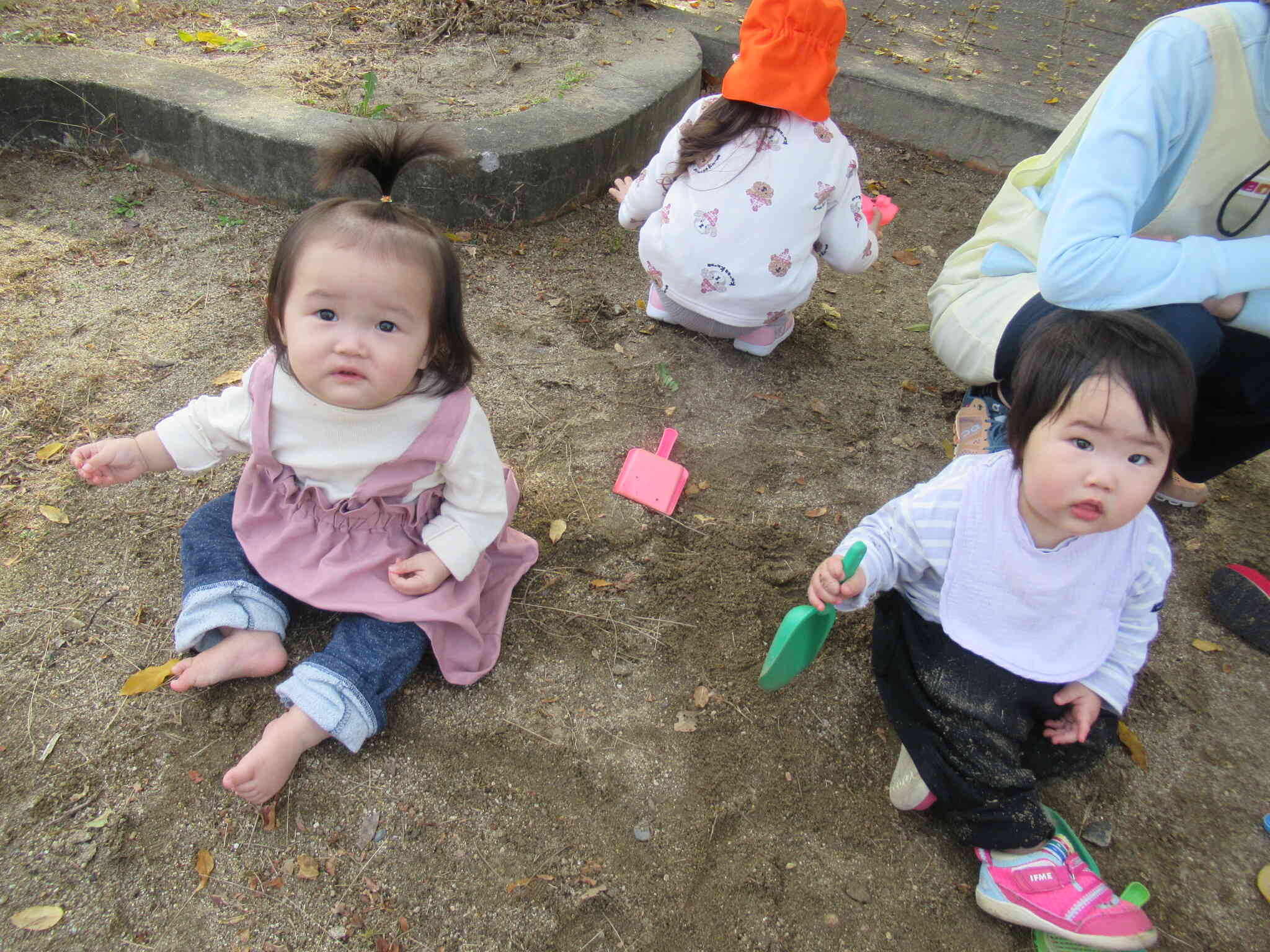 ひよこちゃん☆お砂場デビューかな？