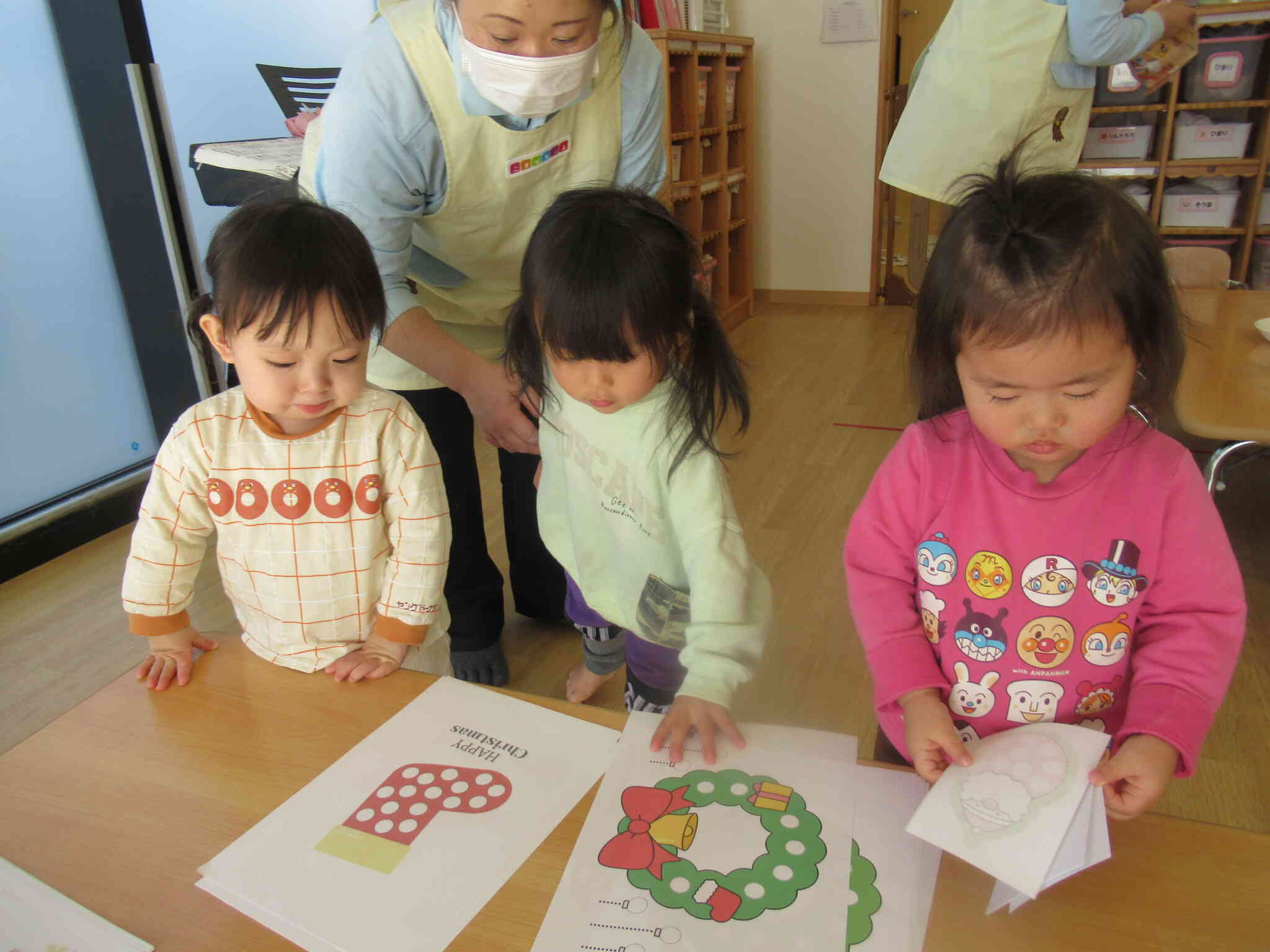 今日は…季節のシール遊び