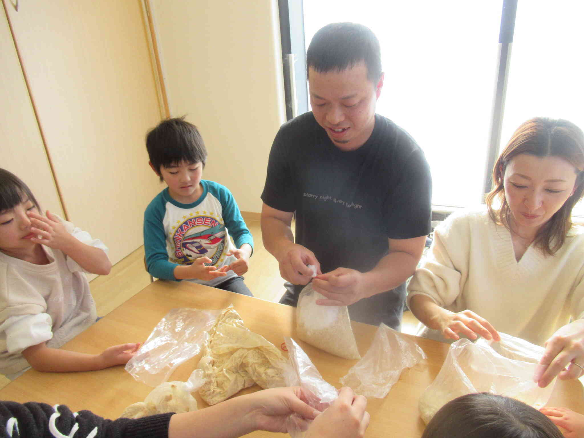 味噌つくりのプロ家族