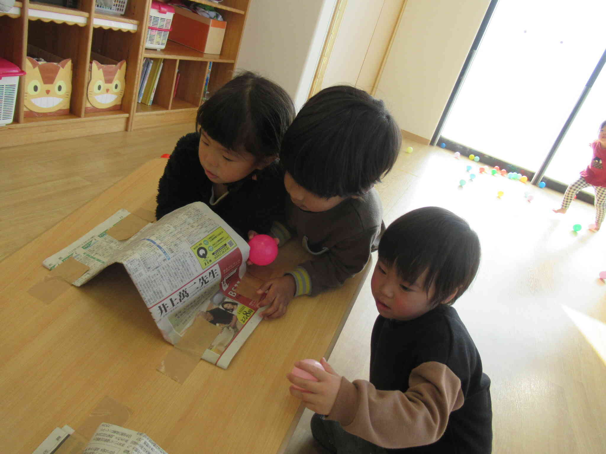 ね～ね～　みせて、どんな～