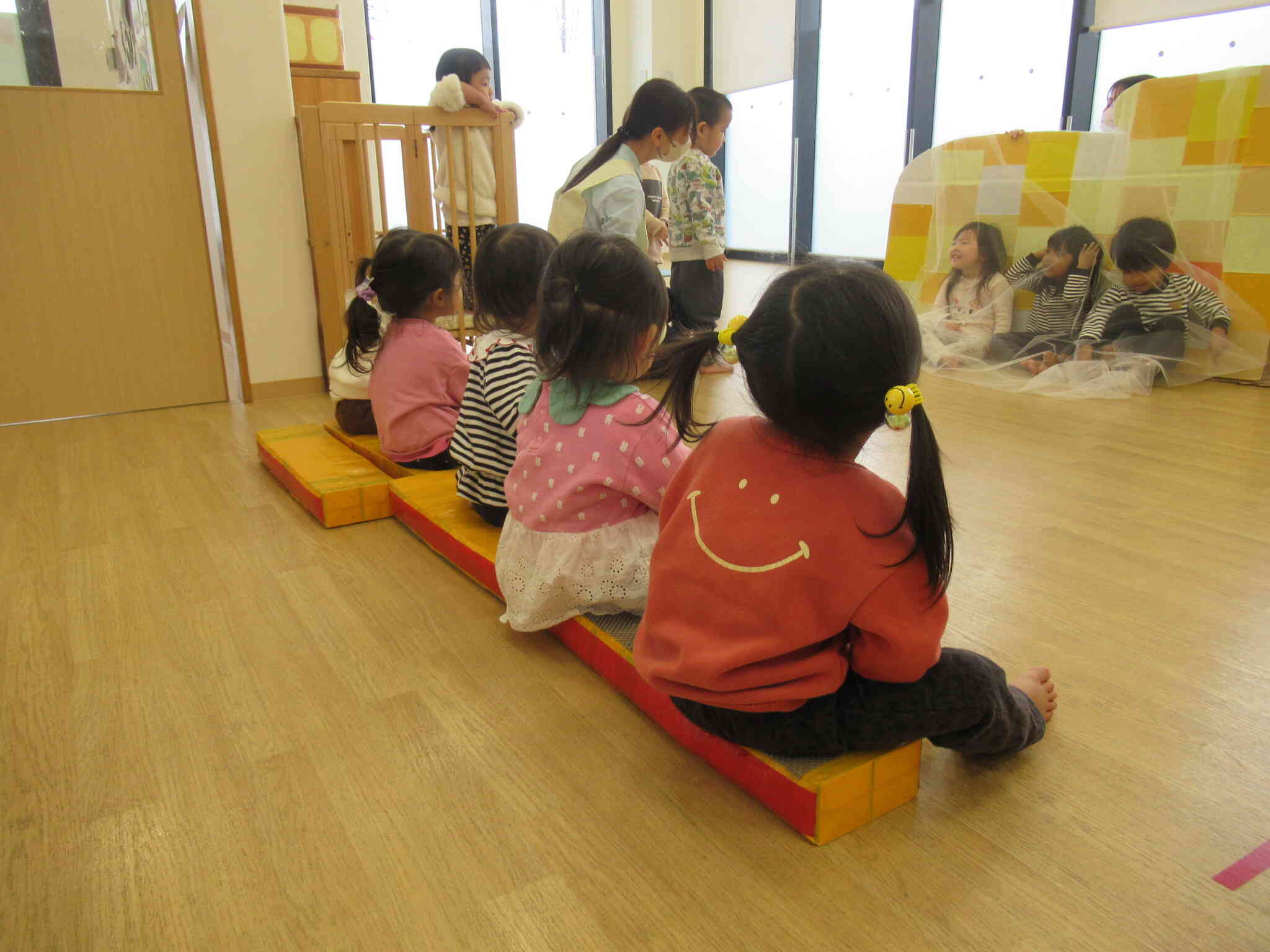 うさぎ組を応援するあひる組