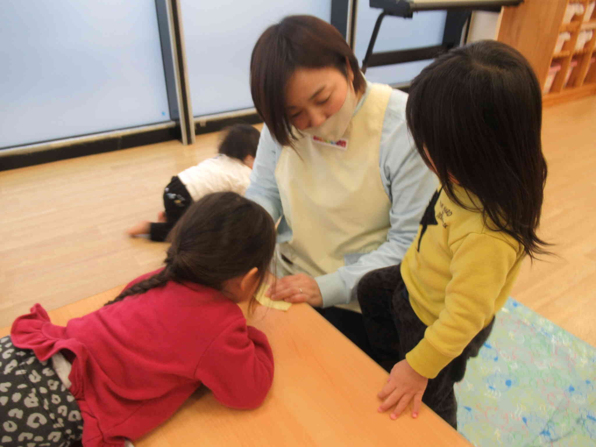 先生のお膝で…