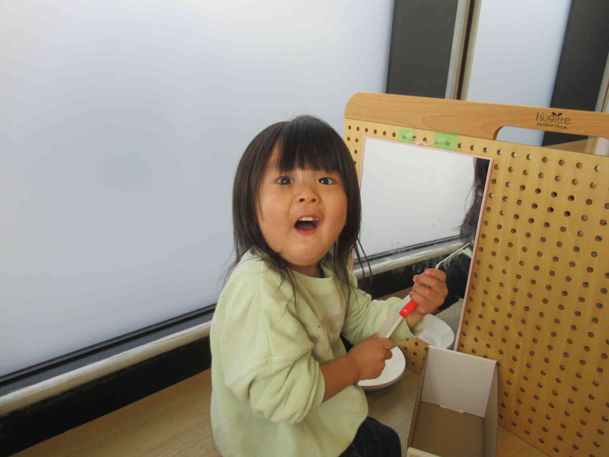 おーーい。鏡の前でおしゃれさん