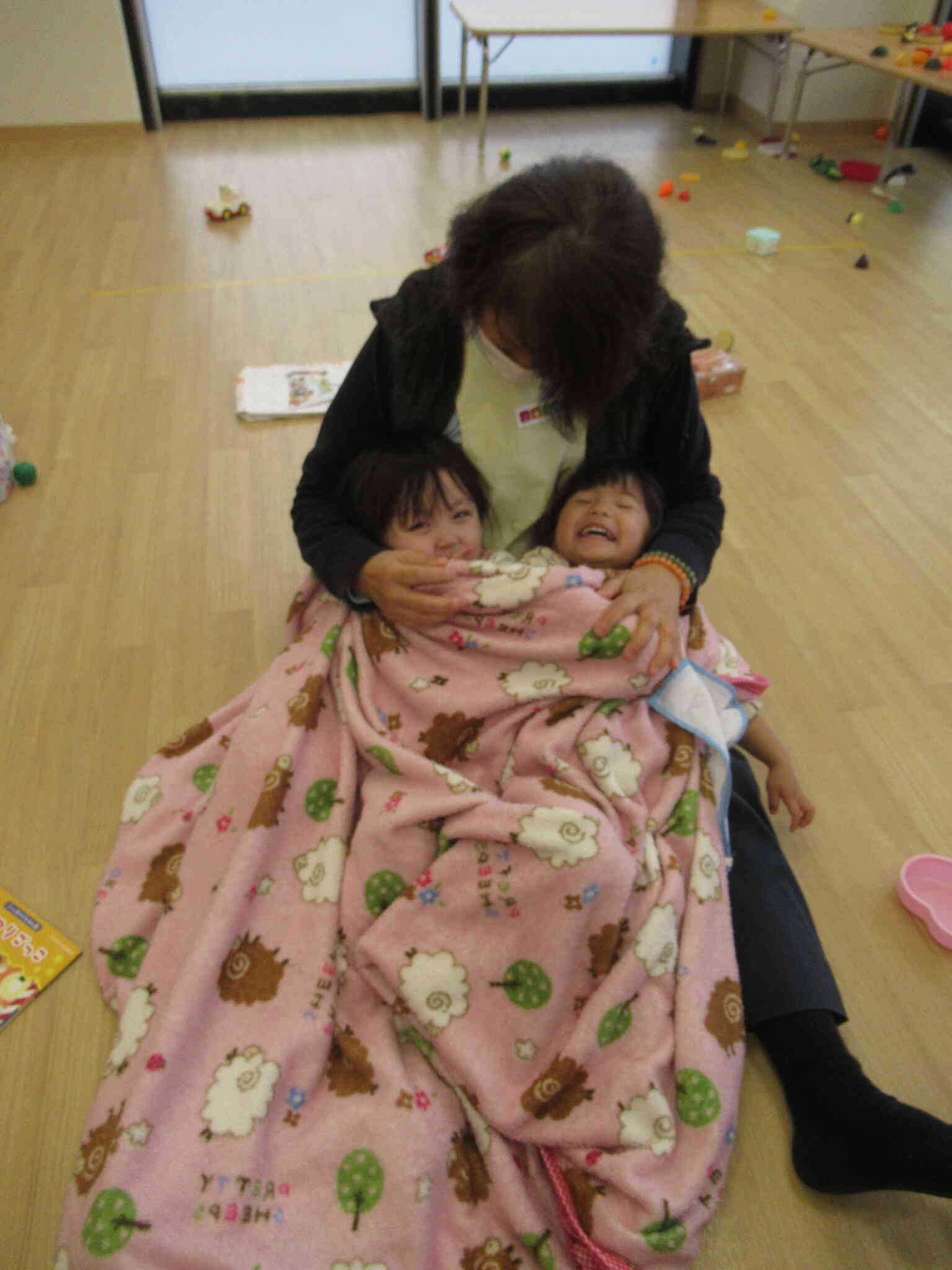 園長先生にべったりのお二人さん