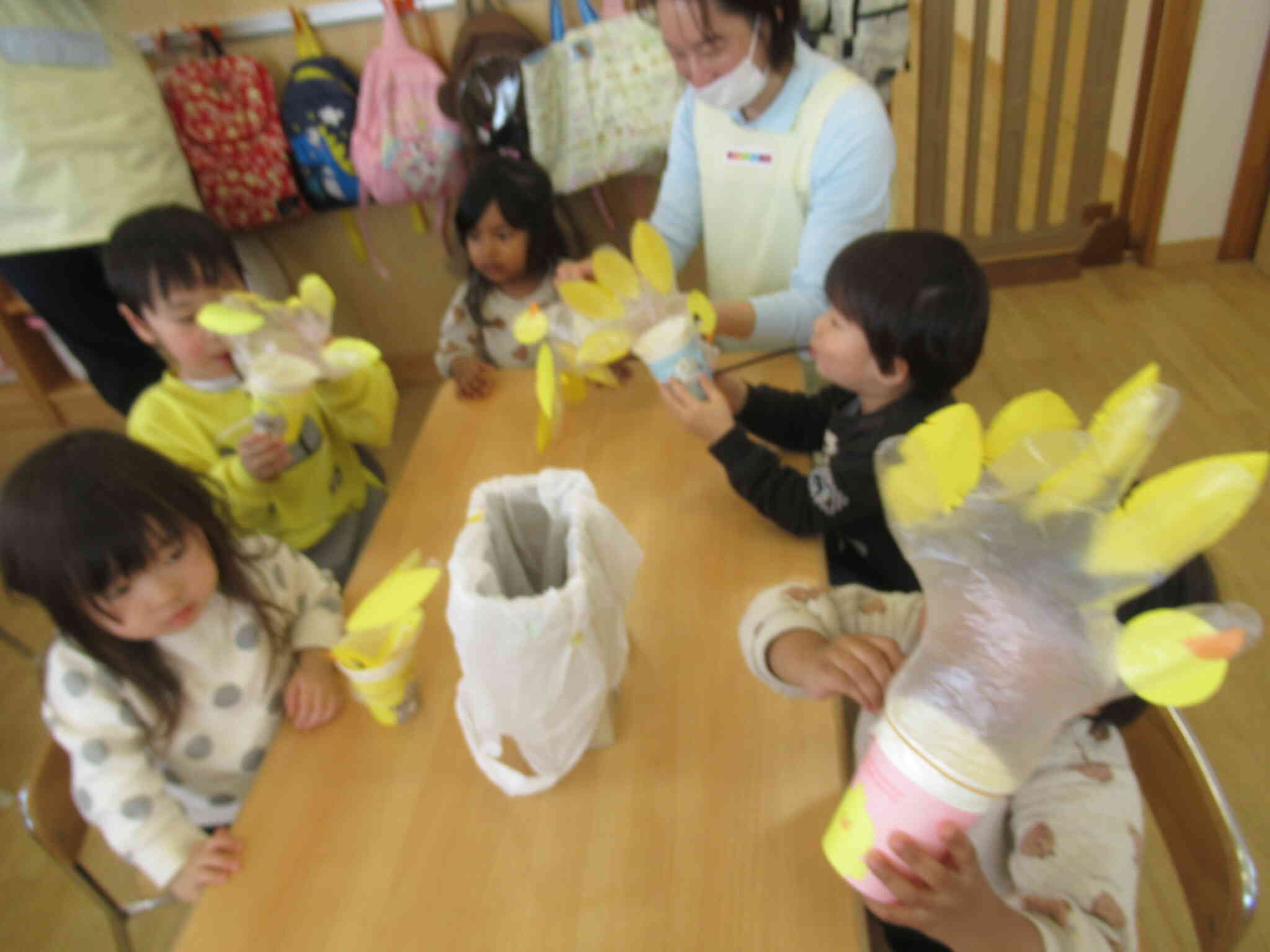 羽がたくさんだ‼