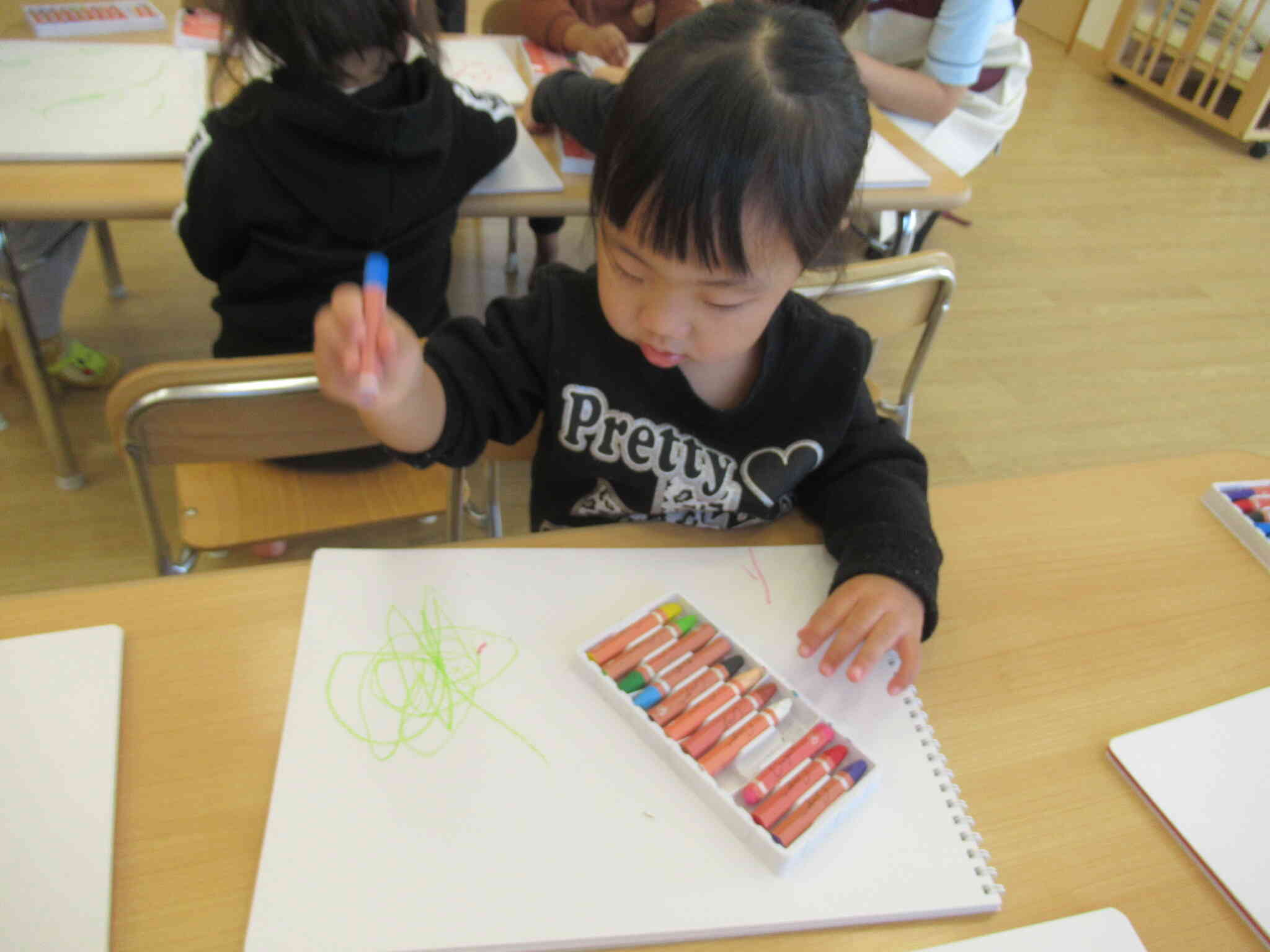 しかっりクレパス持ててるね。