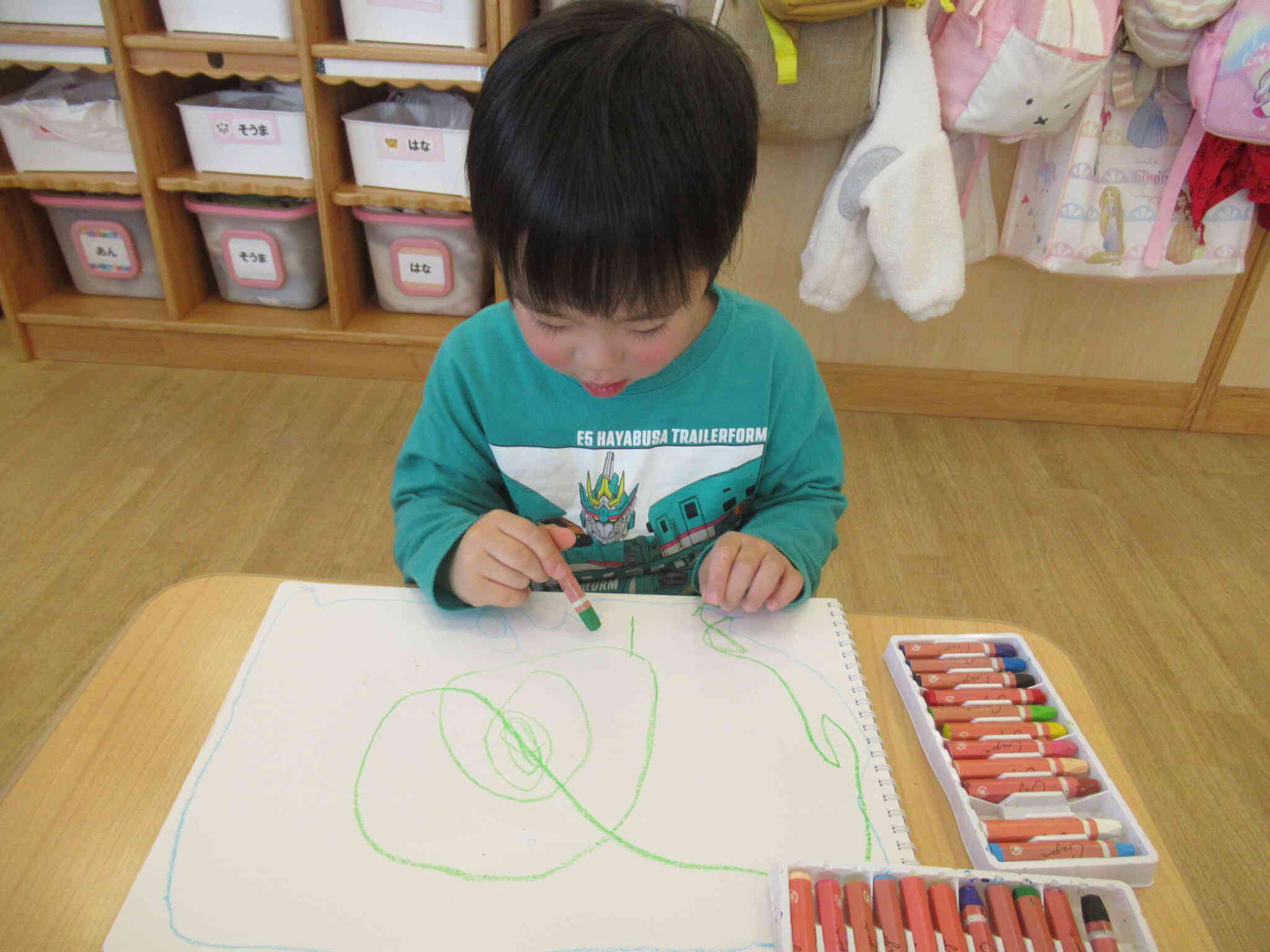 大きく描いています。