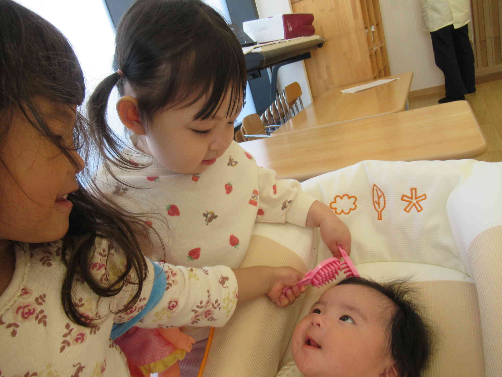 お姉さま方優しく髪をセット中(笑)