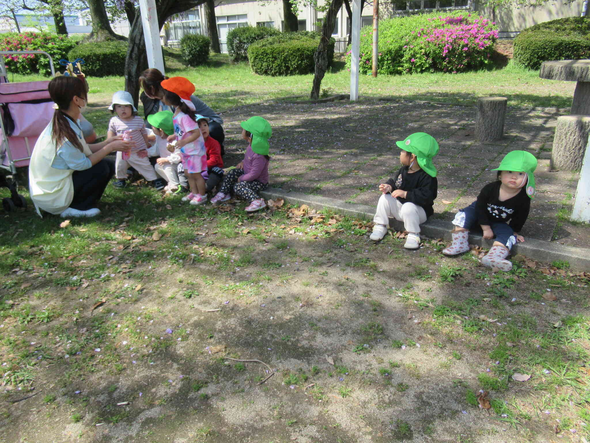 木陰もありの公園。