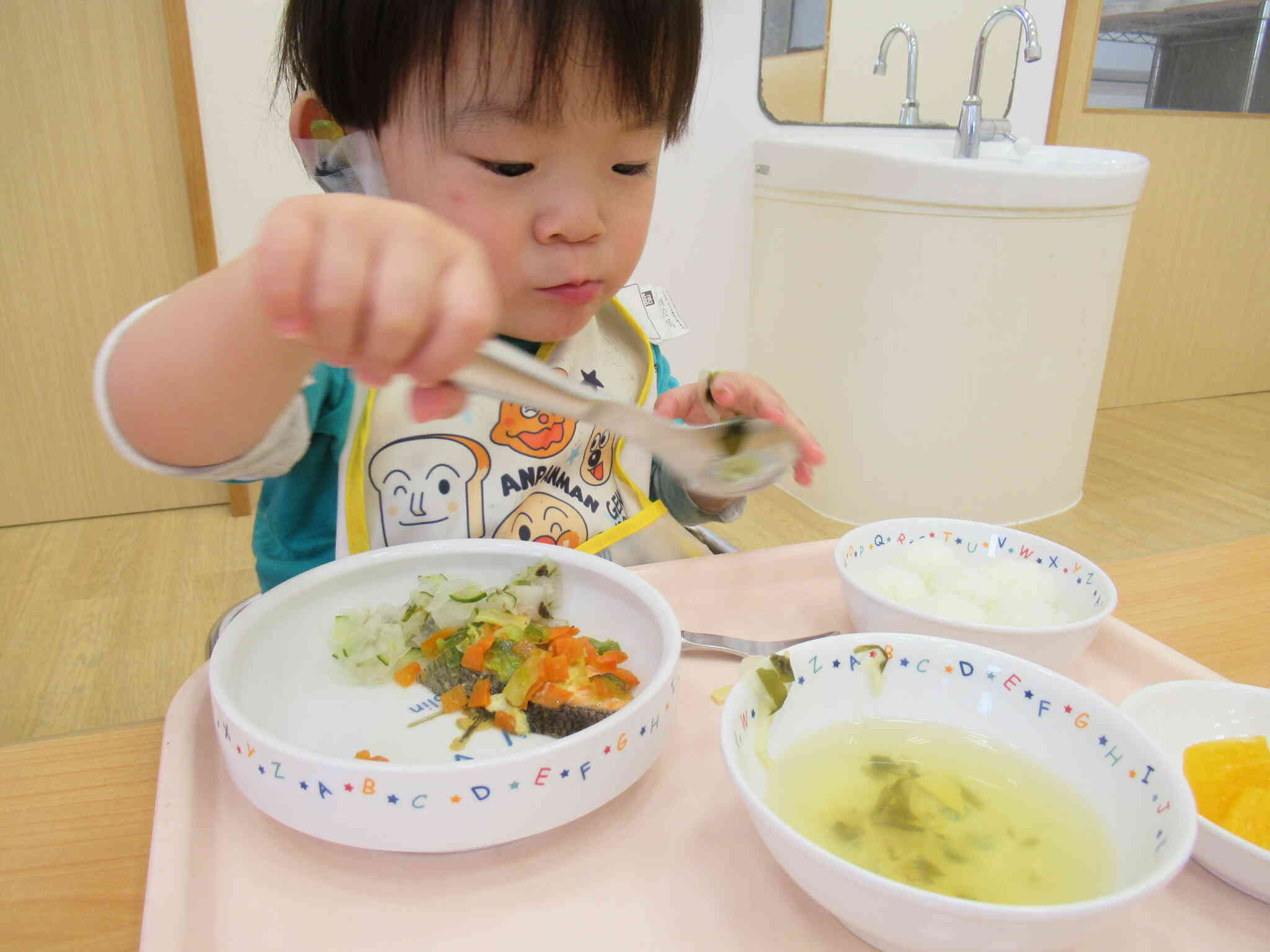 上手に食べていますよ。