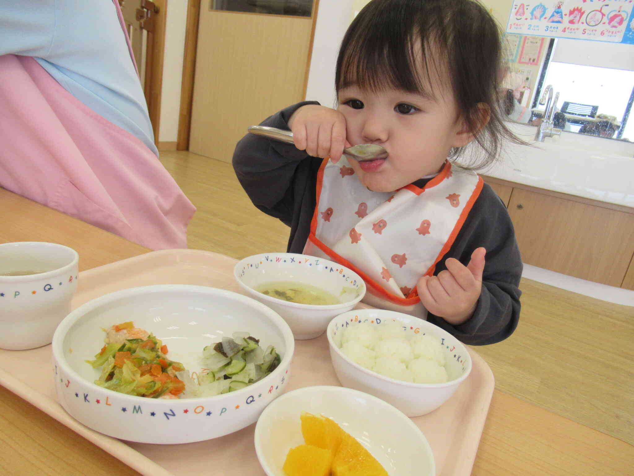 1歳児　スプーンでお上手☆