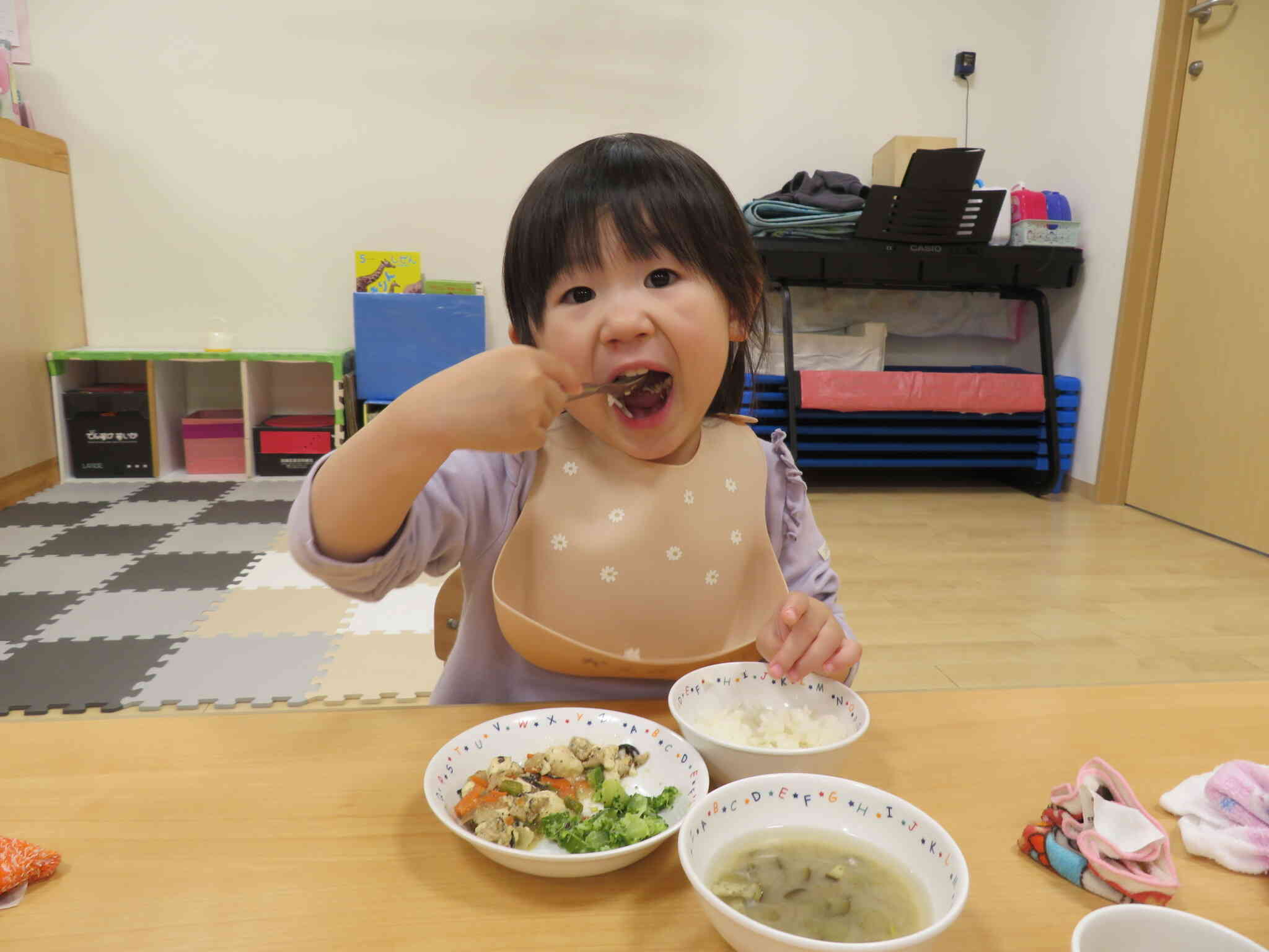 いっぱい遊んだら、いっぱい食べる！！まさに美味しい顔とはこの顔です。