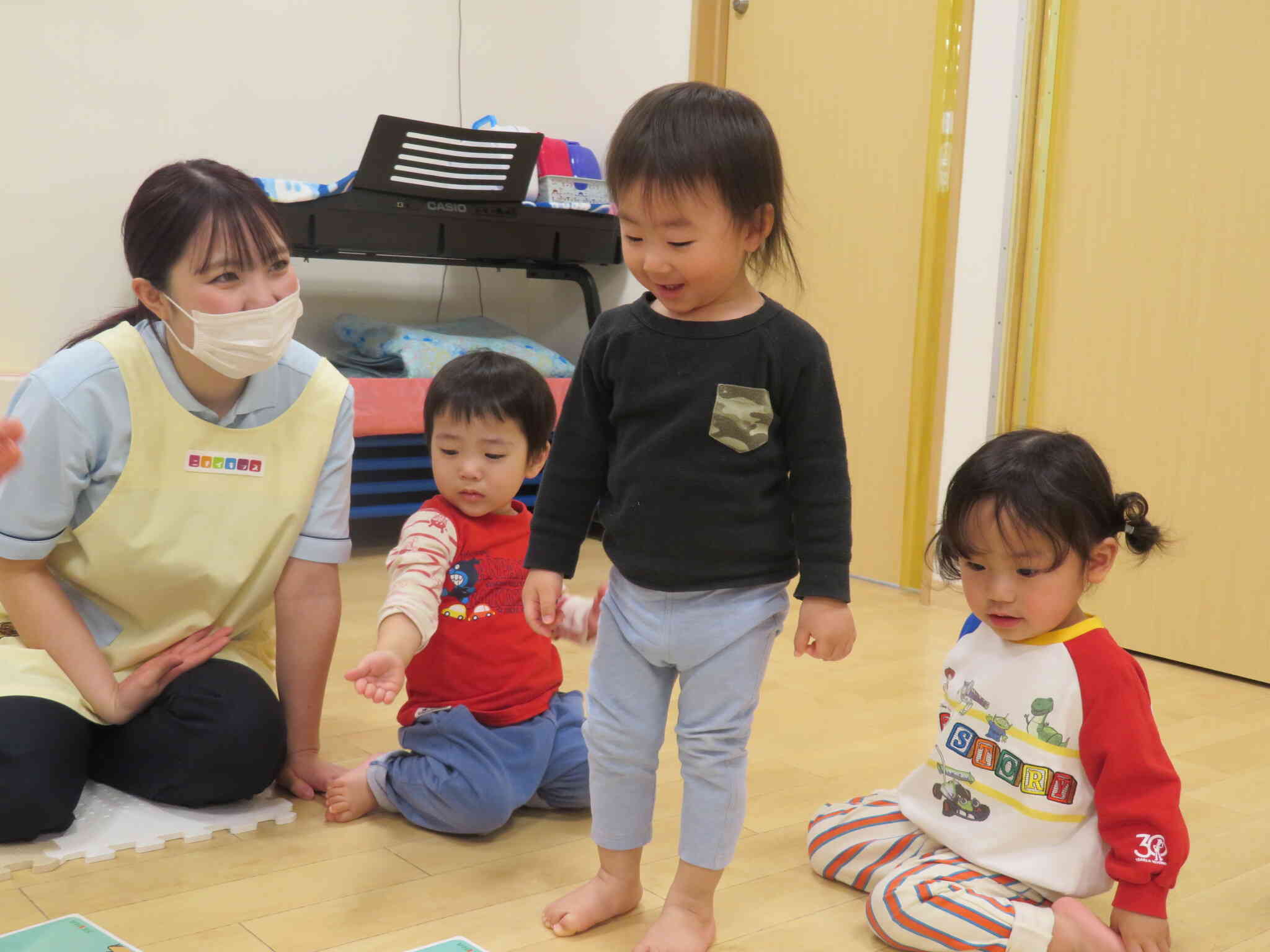 英語教室には毎回本当に楽しく参加している子ども達。質問にもしっかり考えて答えています。