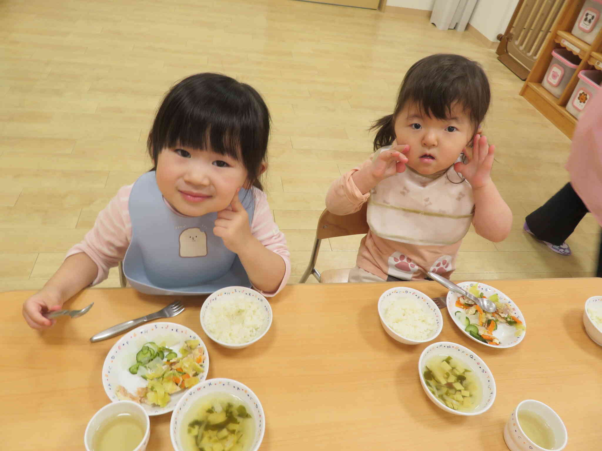 今日の給食も最高！！おいしい顔も最高！！