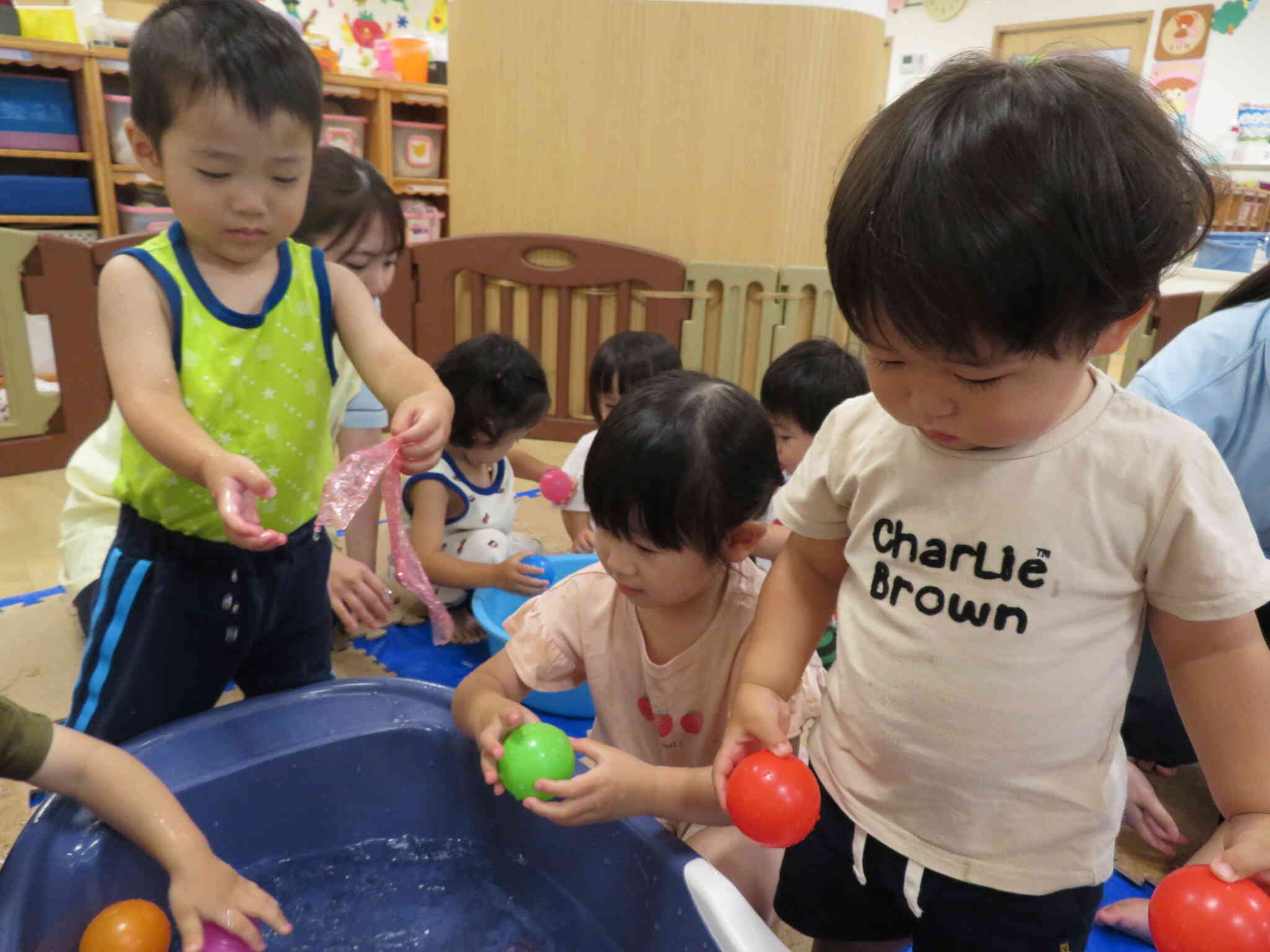 外でもお部屋でも水遊び‼