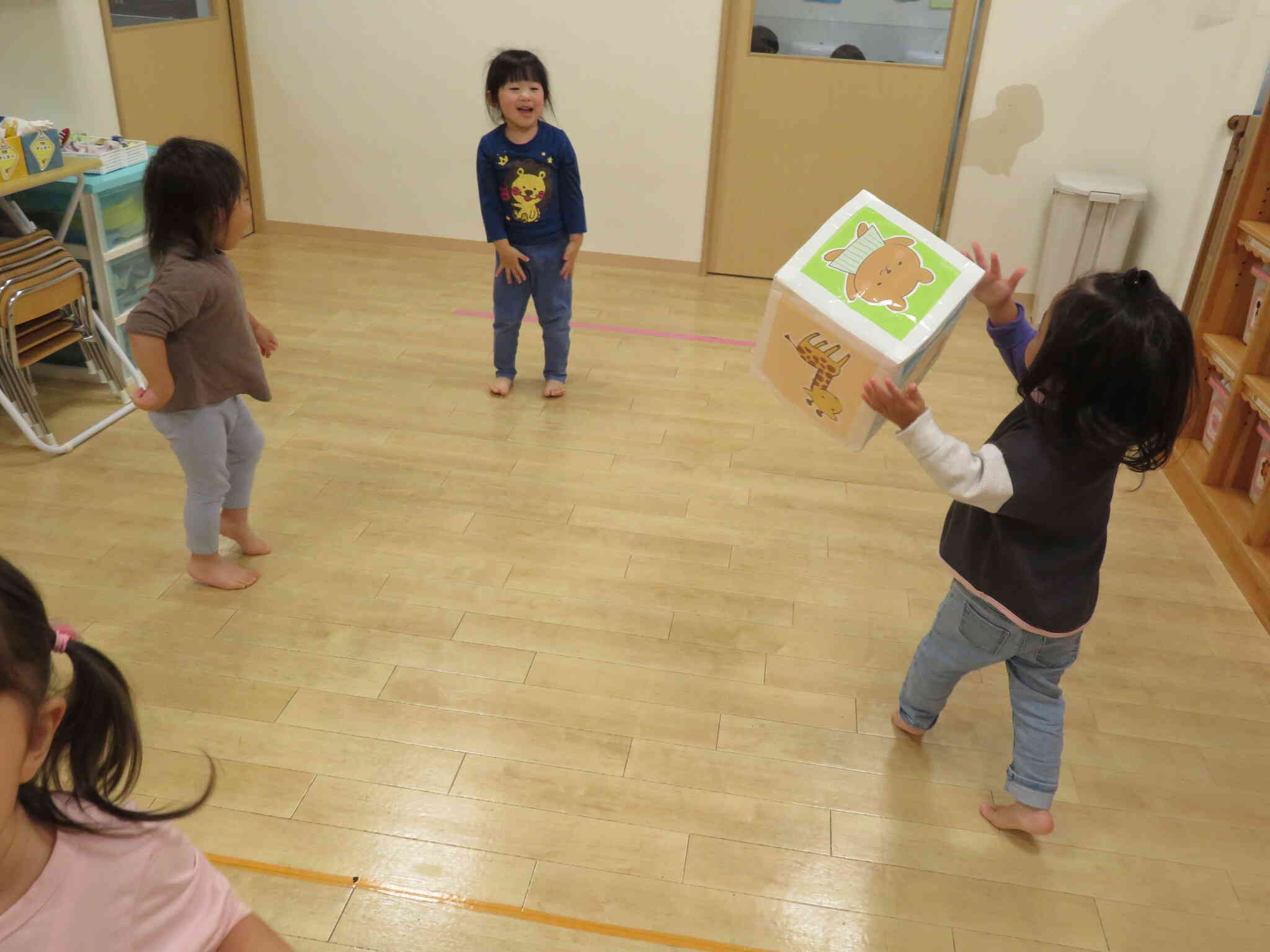 動物のサイコロを転がして盛り上がります♪しっかり順番を守れるからさすがです！