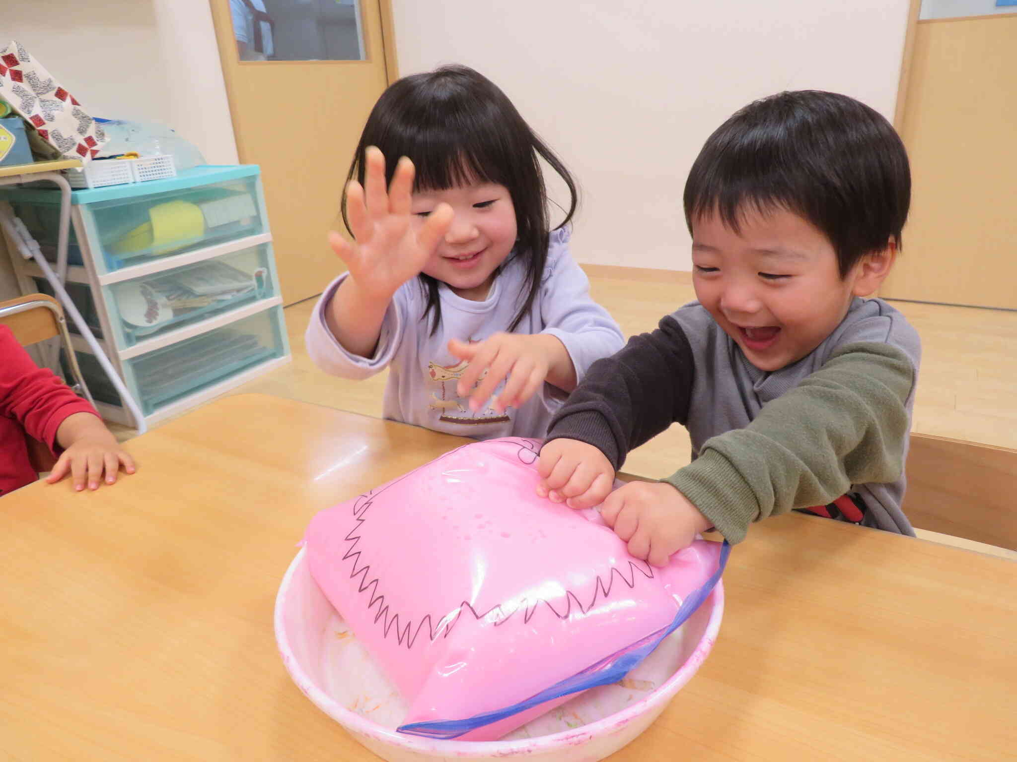 ペタペタ、ムニムニ・・・気持ちいい！