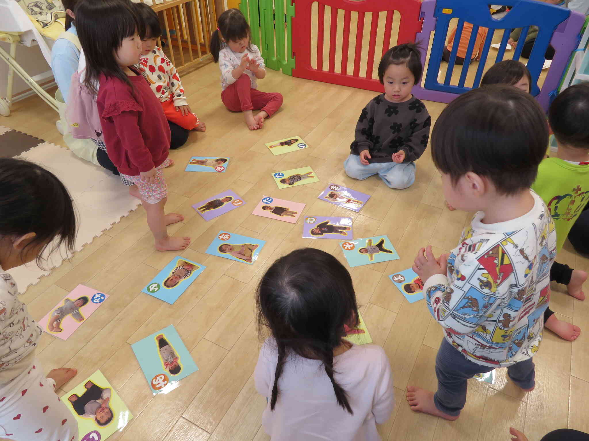 新年おたのしみ会を行いました☆子ども達の写真で作ったカルタ大会はとっても盛り上がりましたよ！