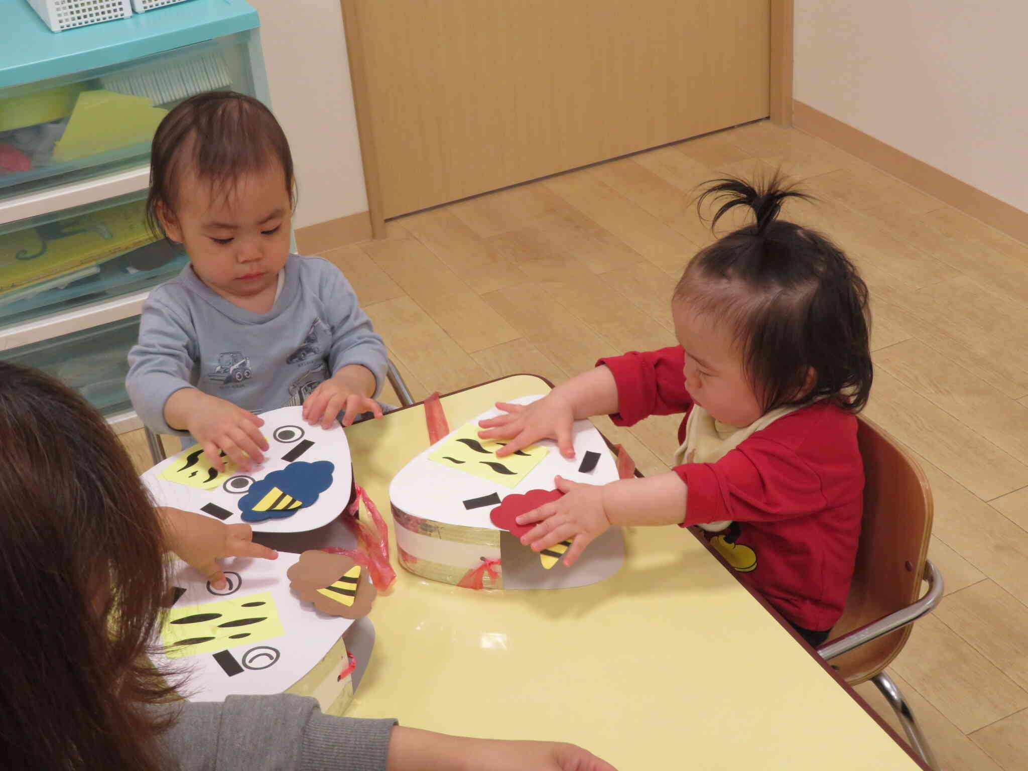 節分の様子をご紹介・・・みんなで豆入れのバックを作りました。