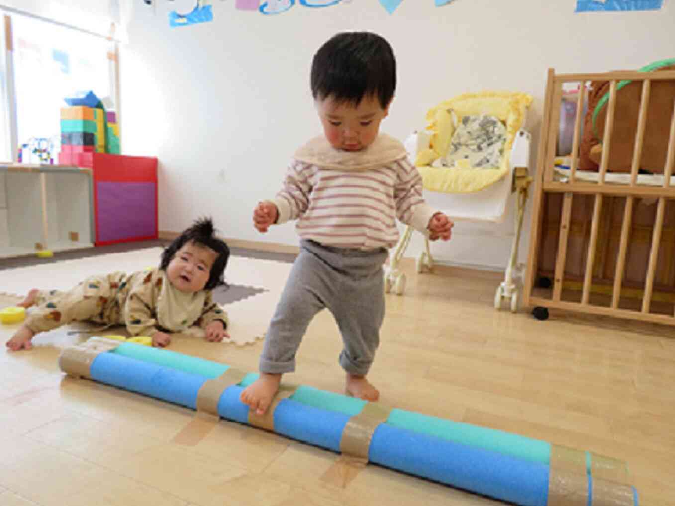 プールスティックで遊んでみよう！