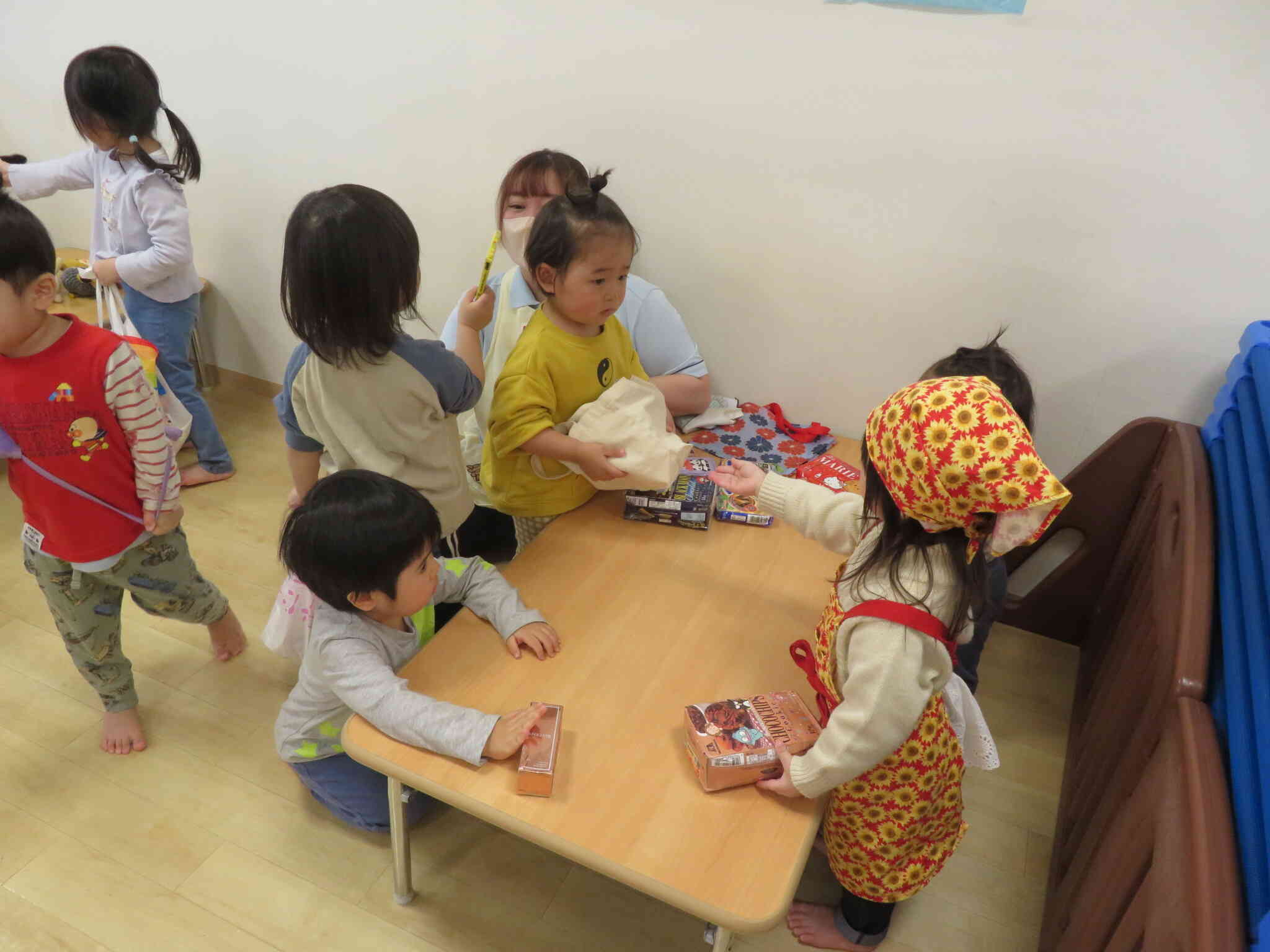 いらっしゃいませ～！３００えんで～す！