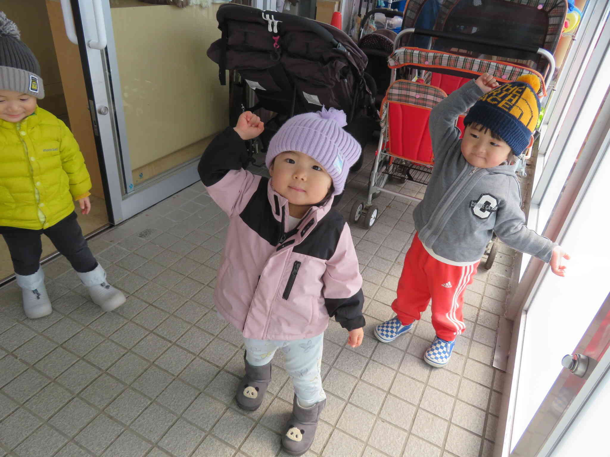 しゅっぱつしんこう、エイエイオー！！