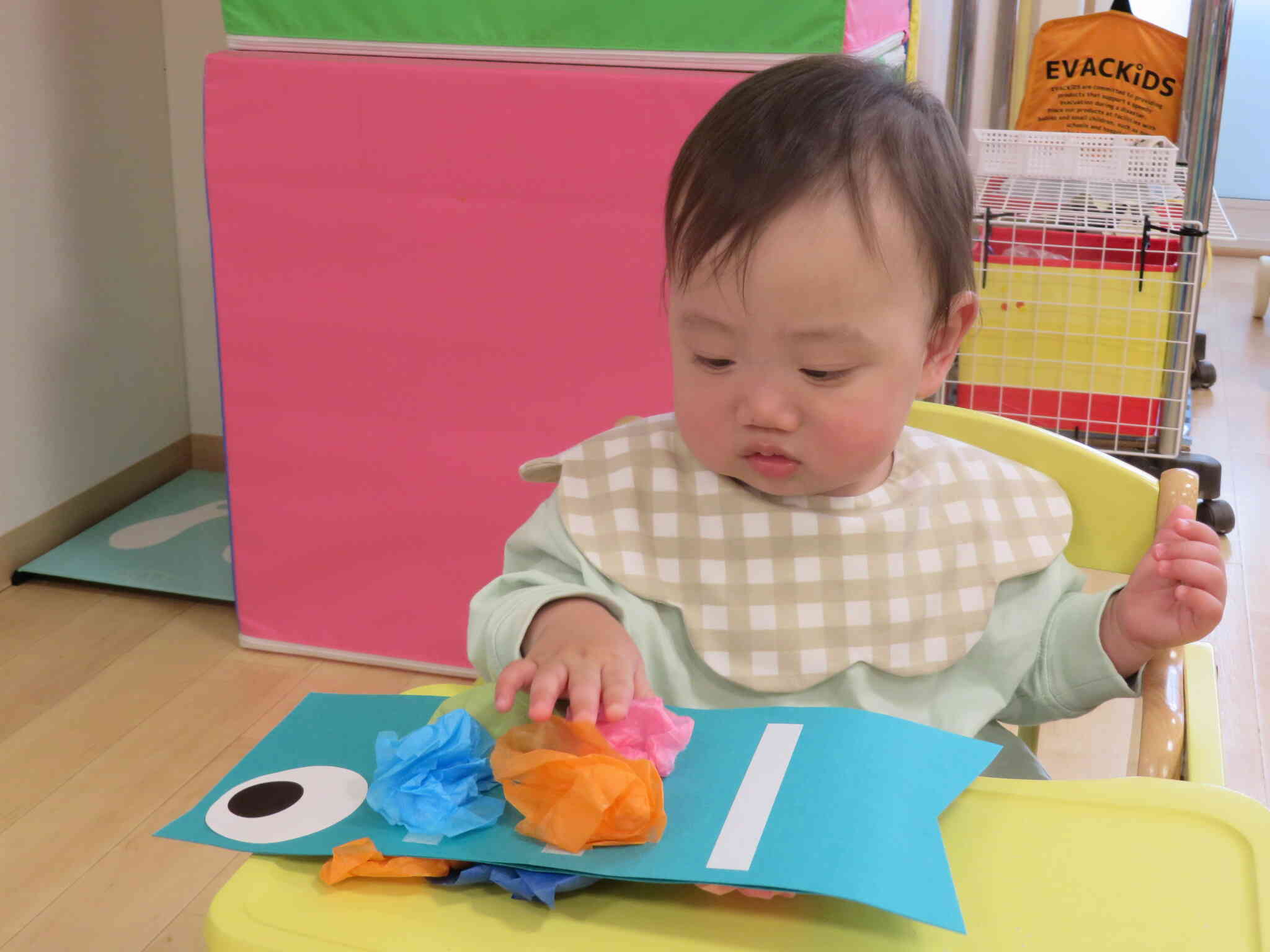 くしゃくしゃ　ペタッ！