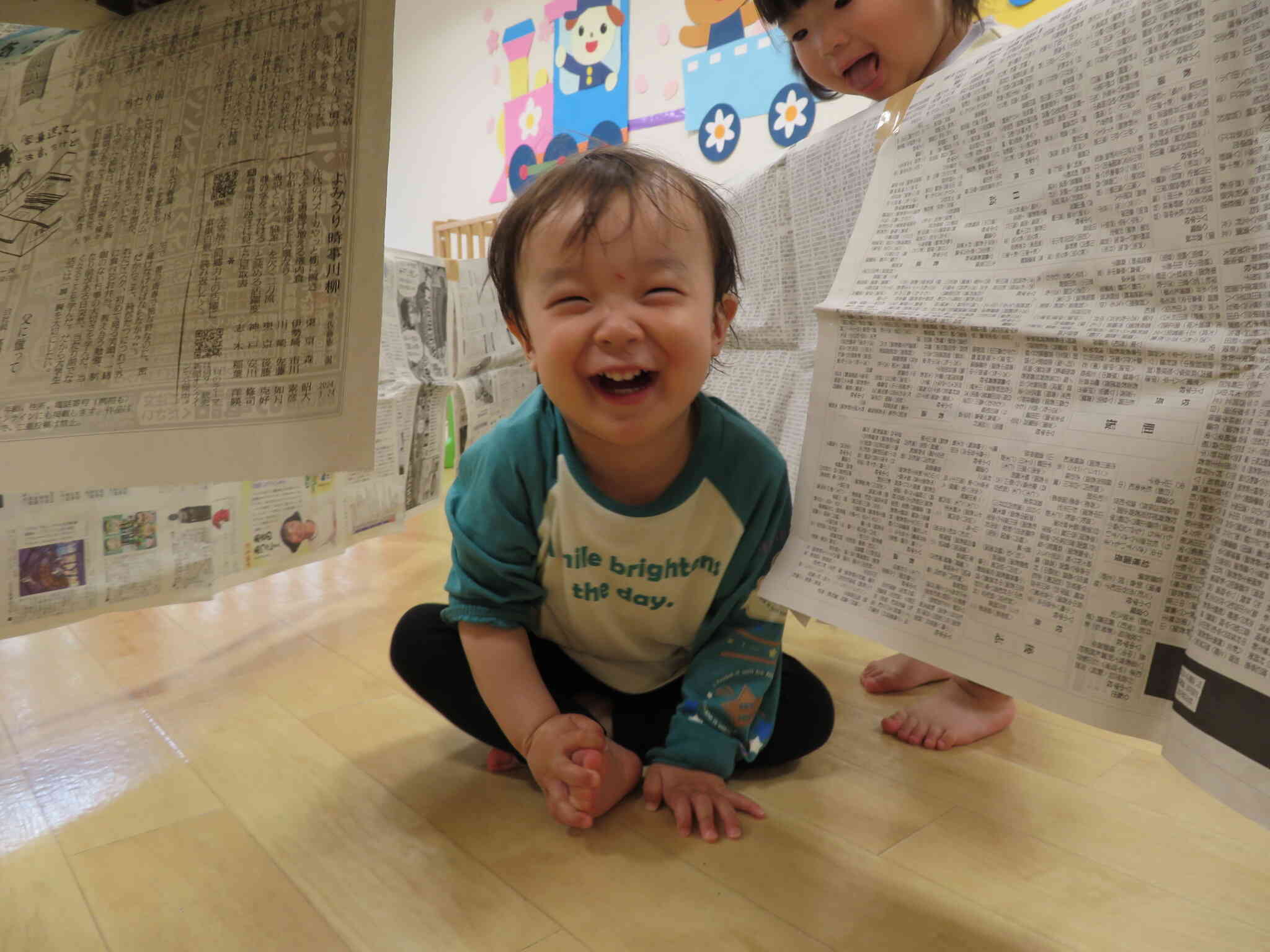 新聞紙トンネルだー！！