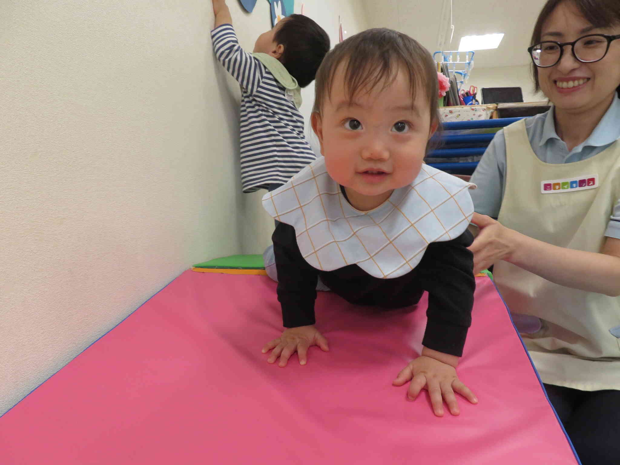 お手々を上手に使います！