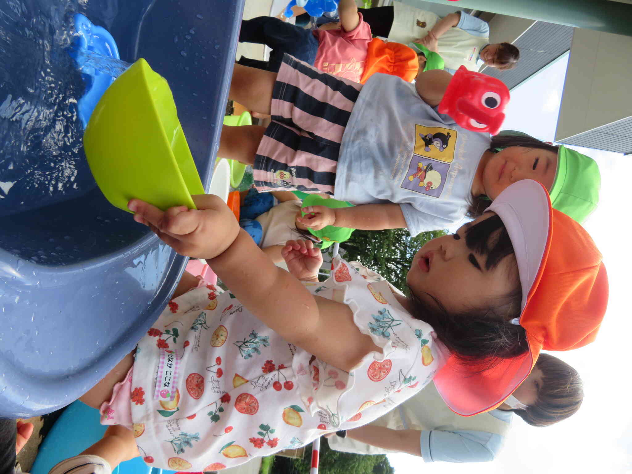 感性爆発！！パワー全開のあひる組（１歳児）